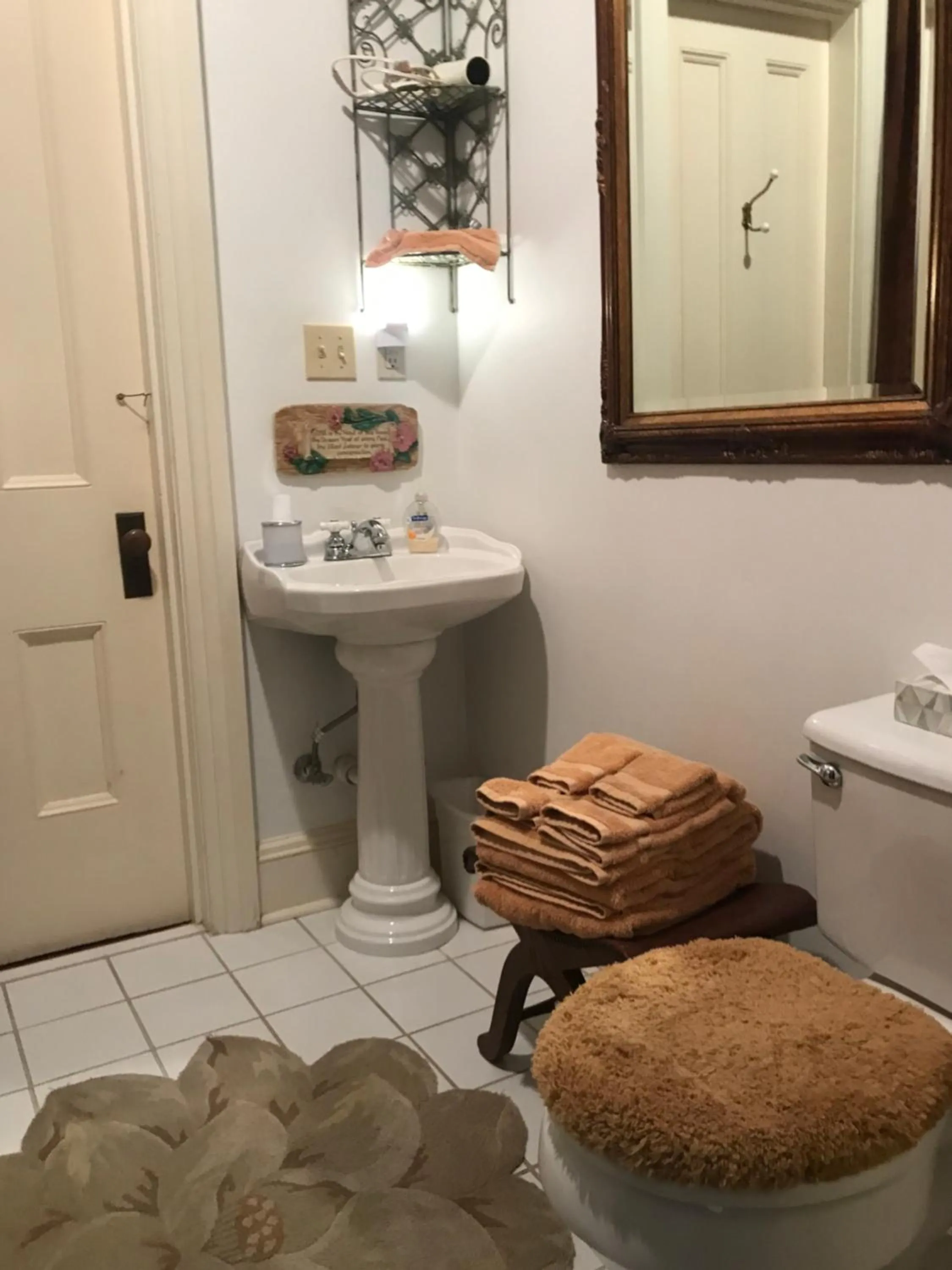 Bathroom in Shadowlawn Bed and Breakfast