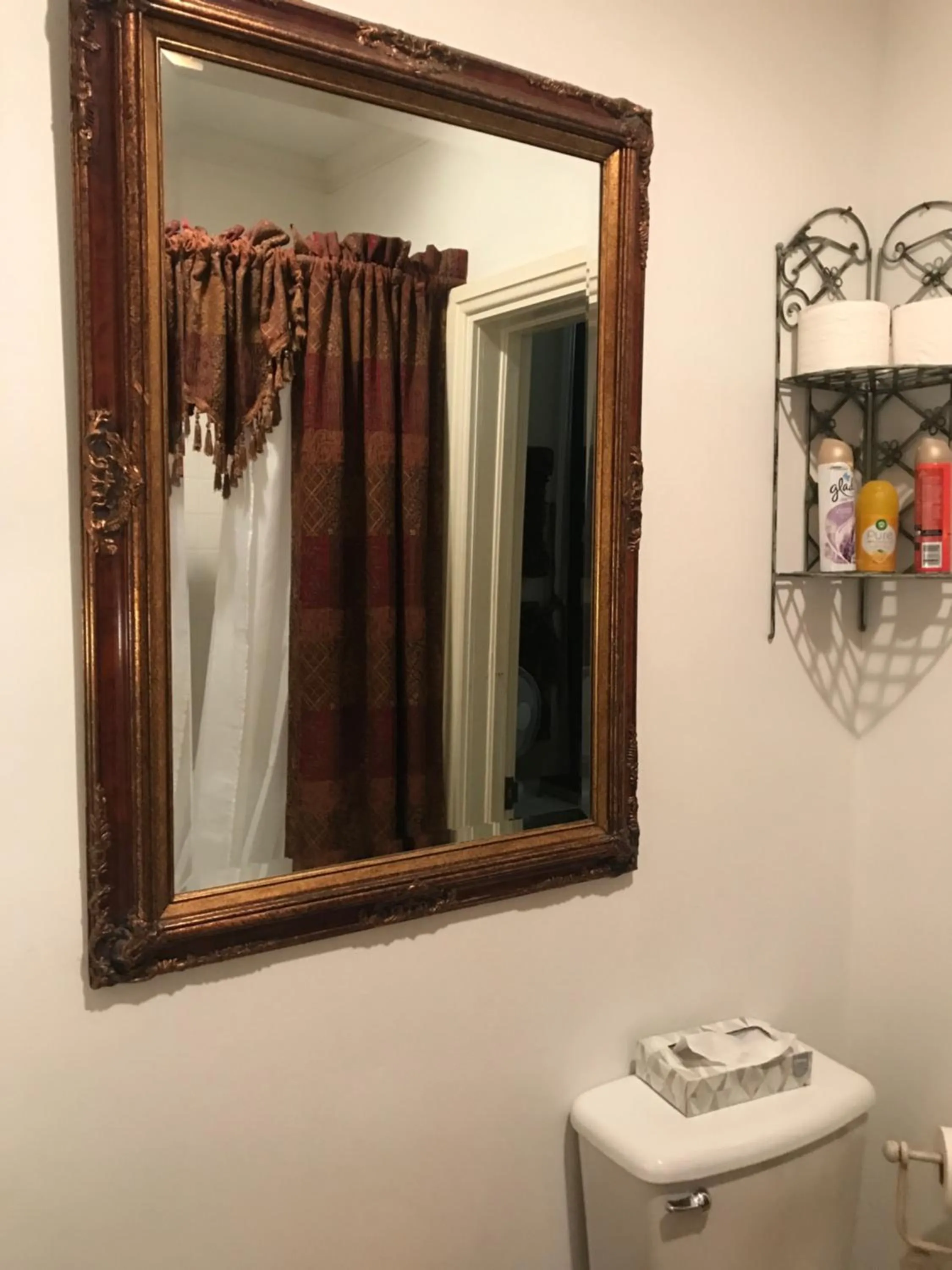 Bathroom in Shadowlawn Bed and Breakfast