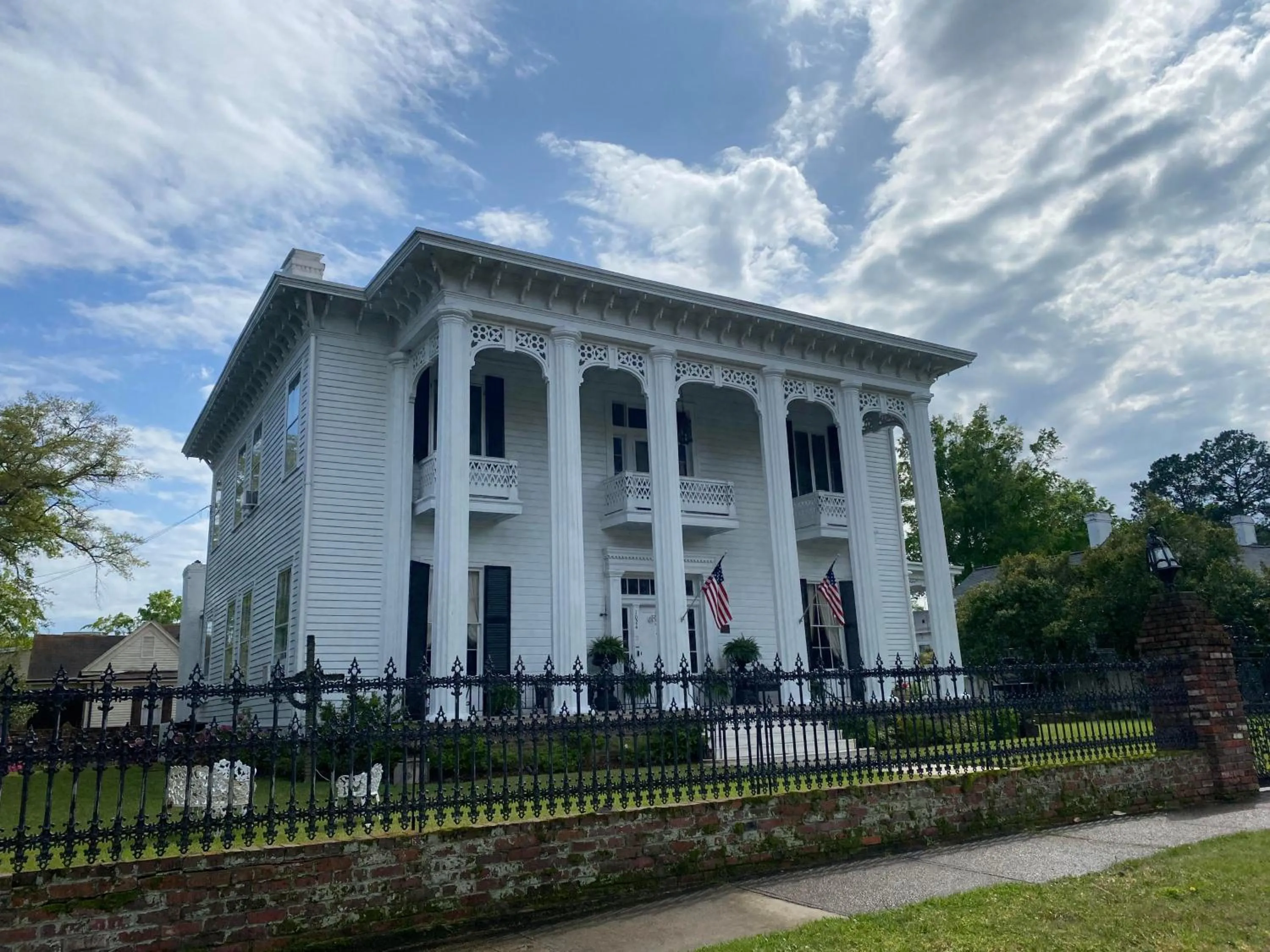 Property building in Shadowlawn Bed and Breakfast