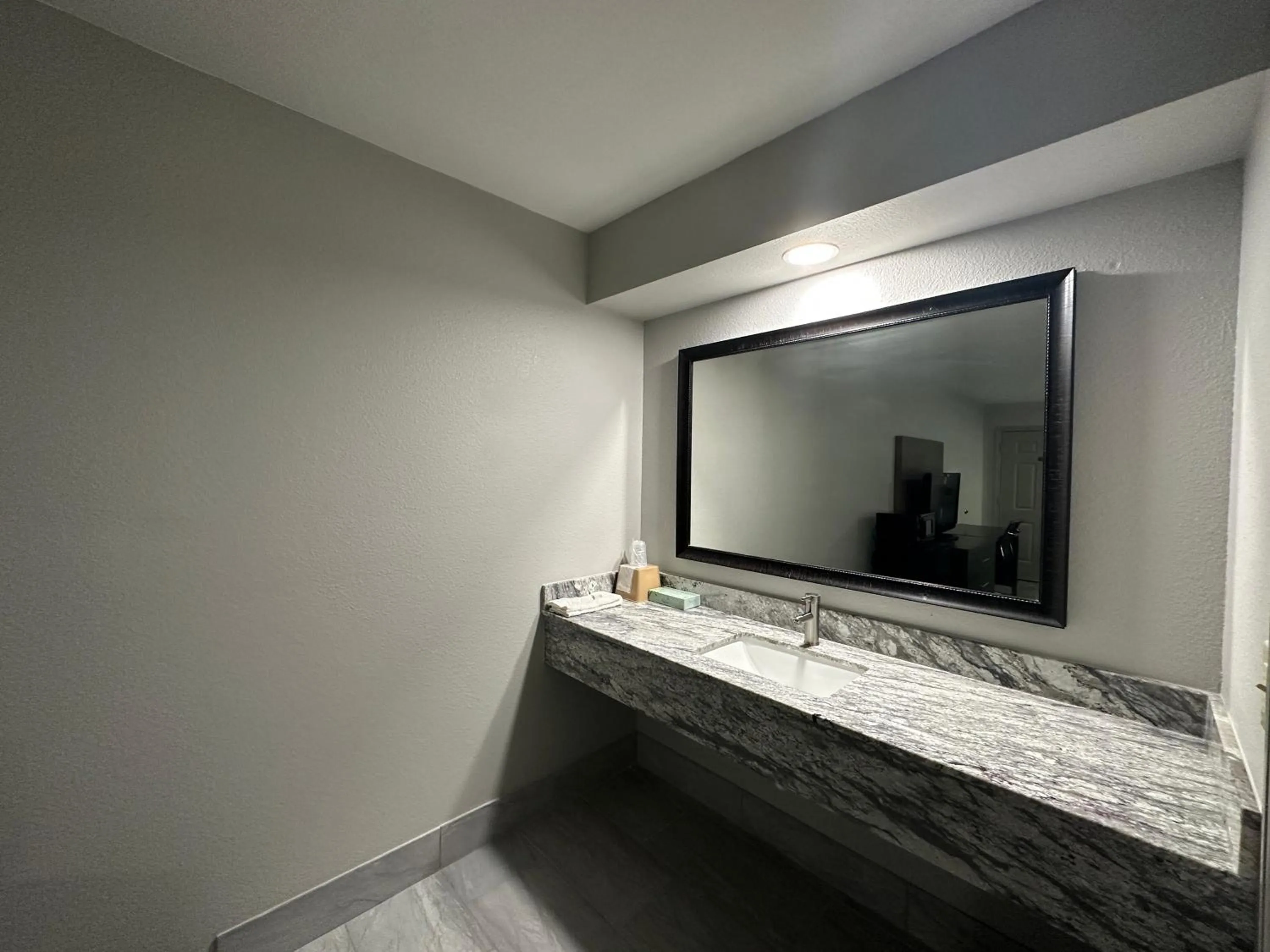 Property building in Budget Inn Muskogee