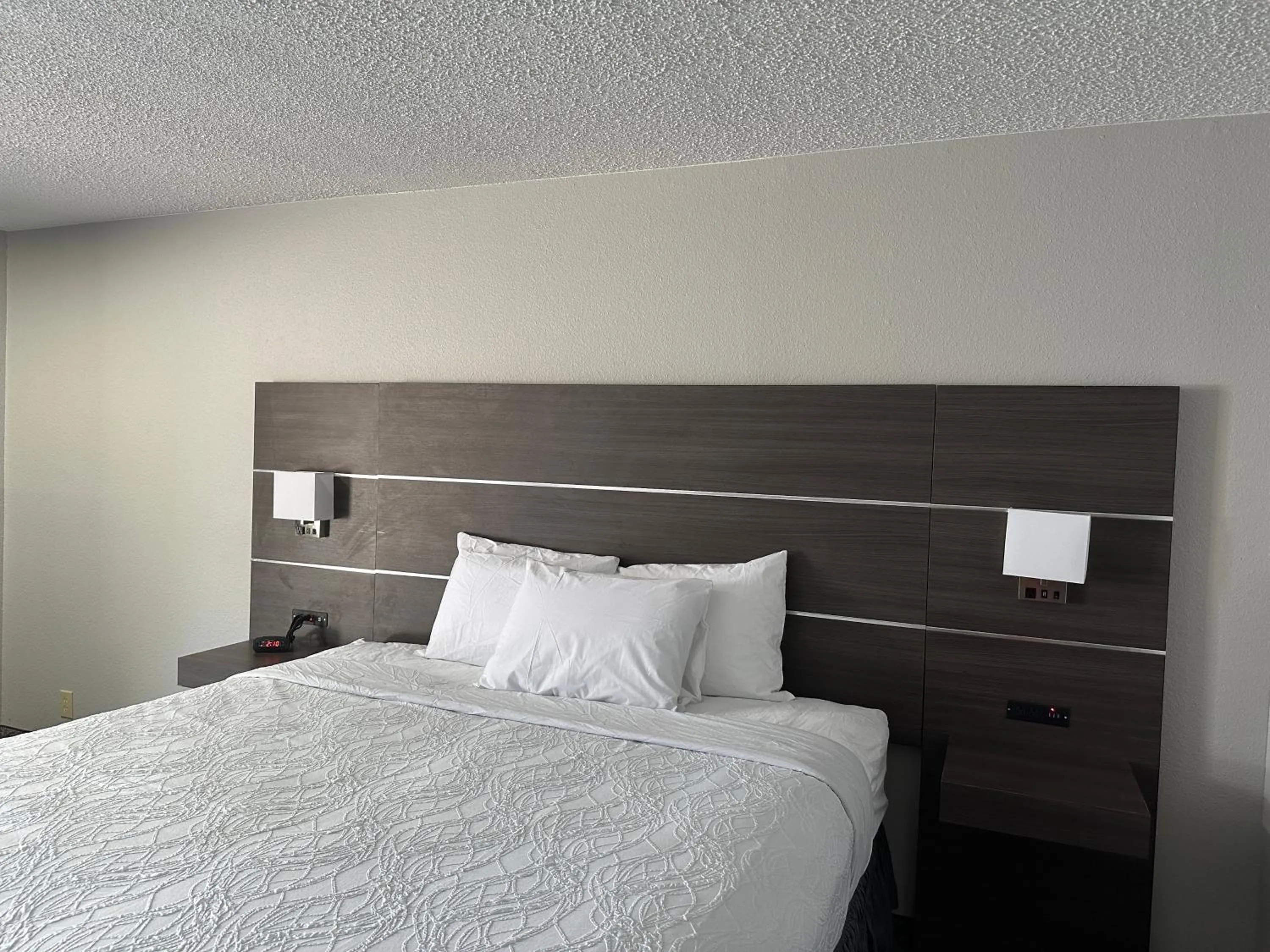 Bed in Budget Inn Muskogee