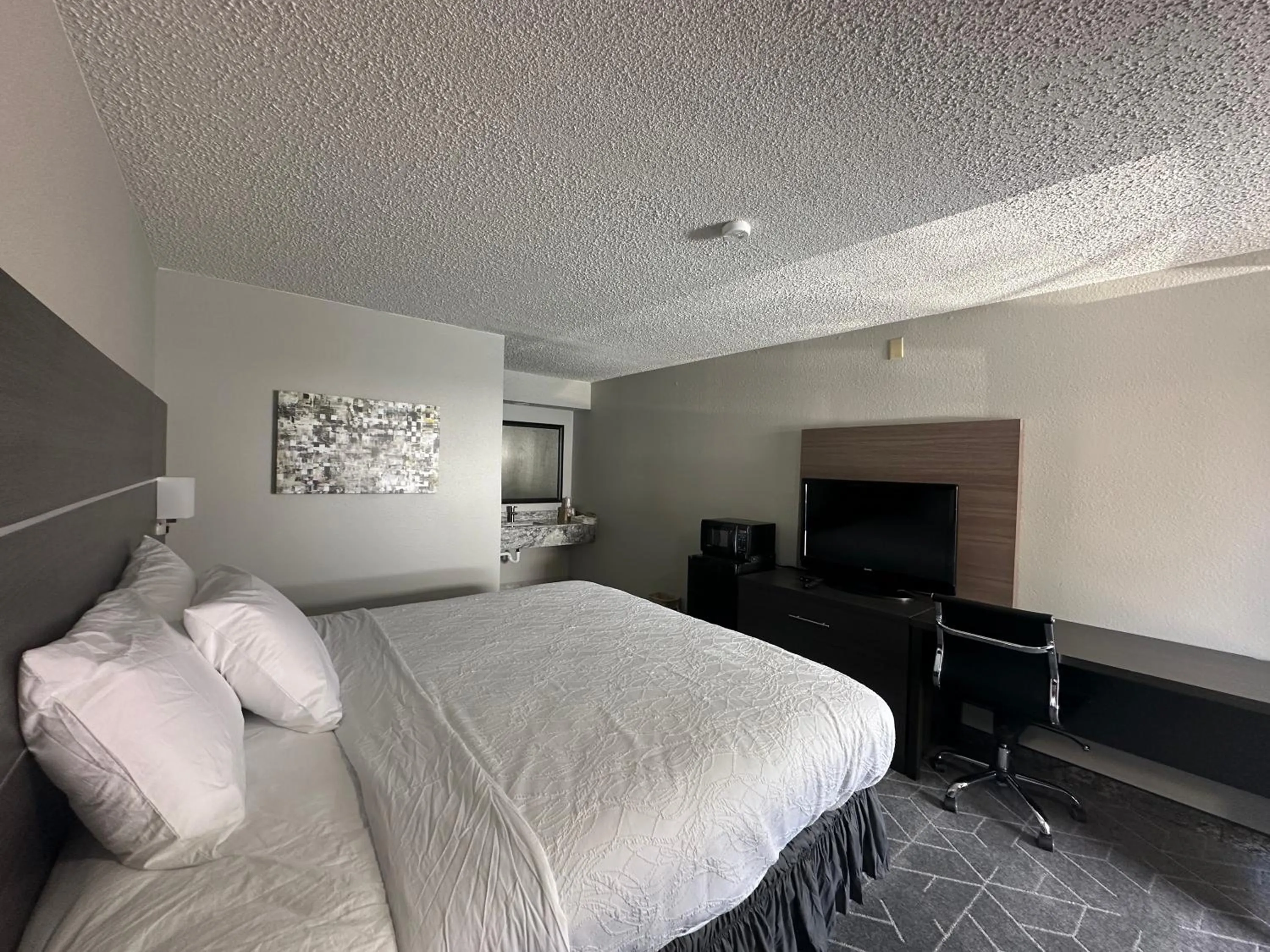 Bed in Budget Inn Muskogee