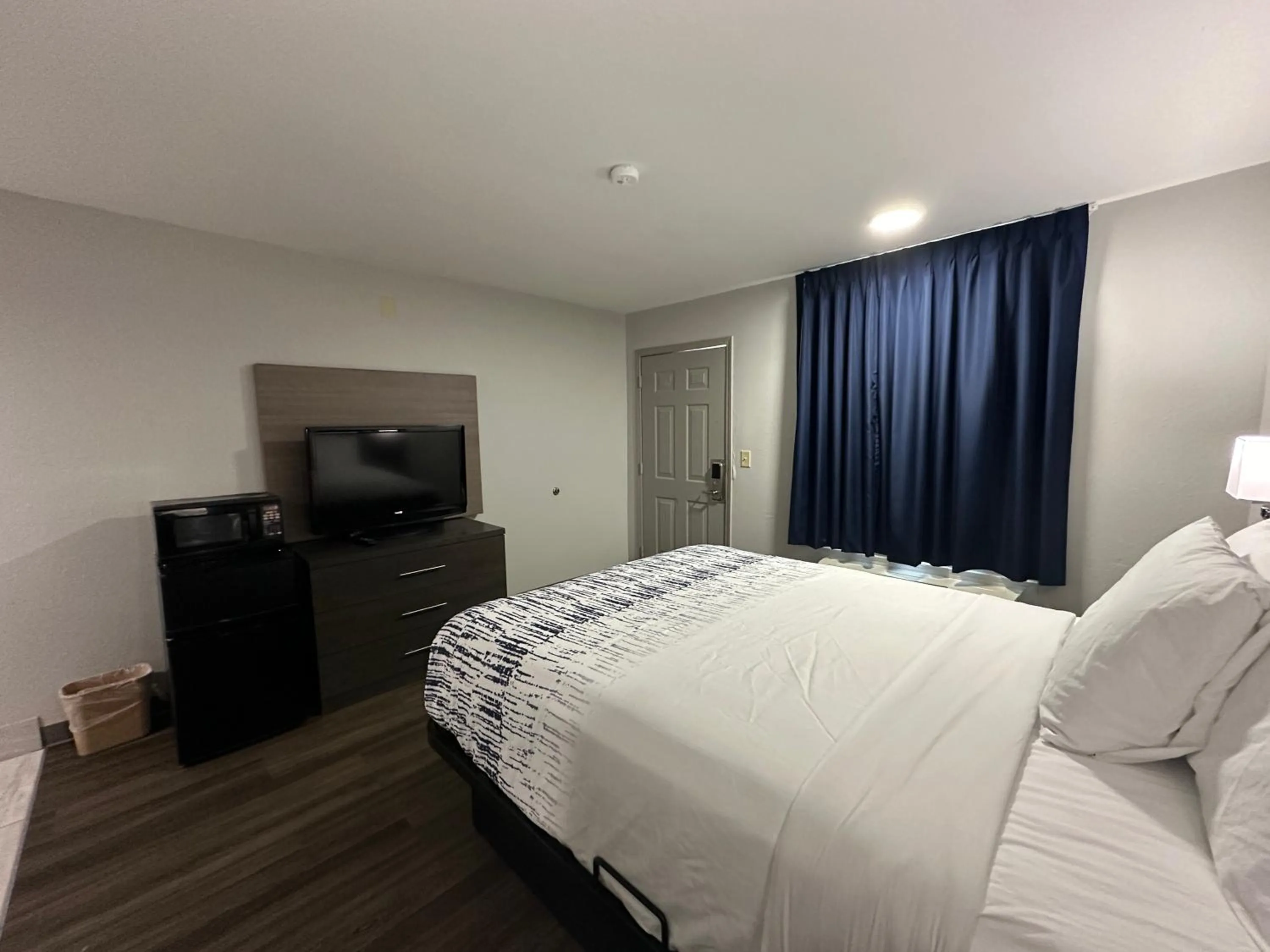 Bed in Budget Inn Muskogee