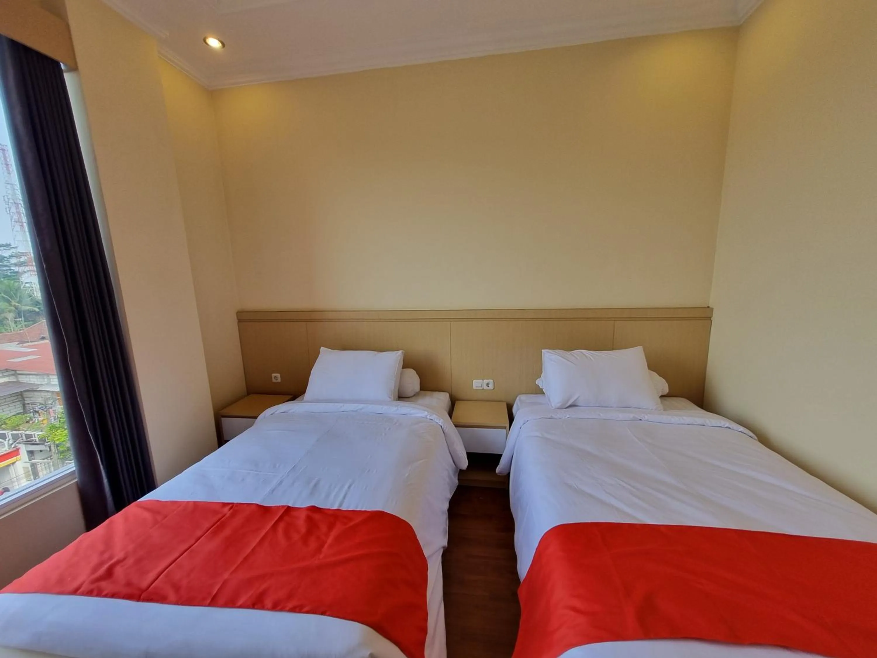 Photo of the whole room in core inn juwita hotel