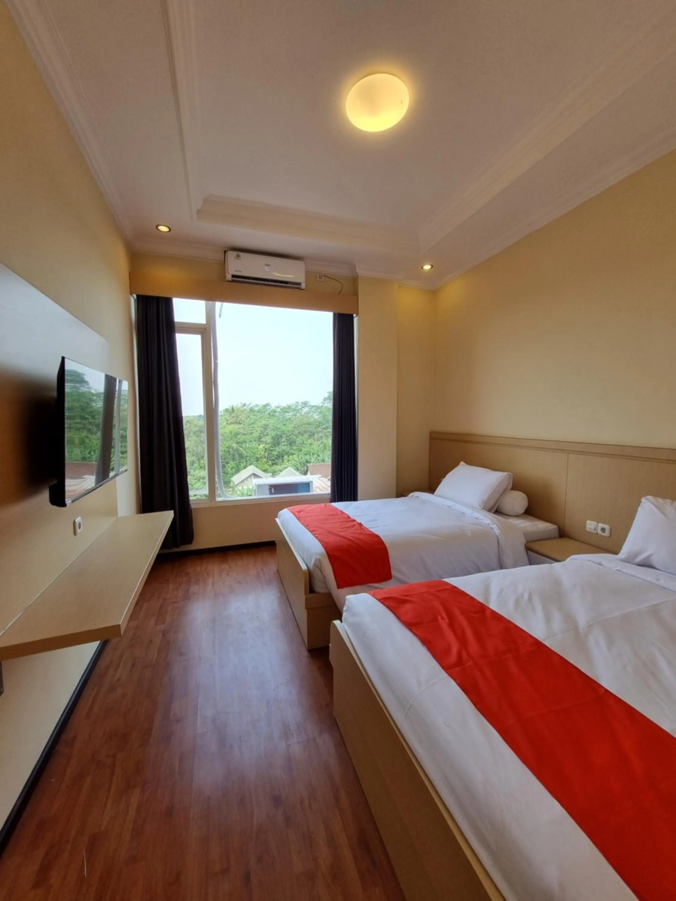 Bed in core inn juwita hotel
