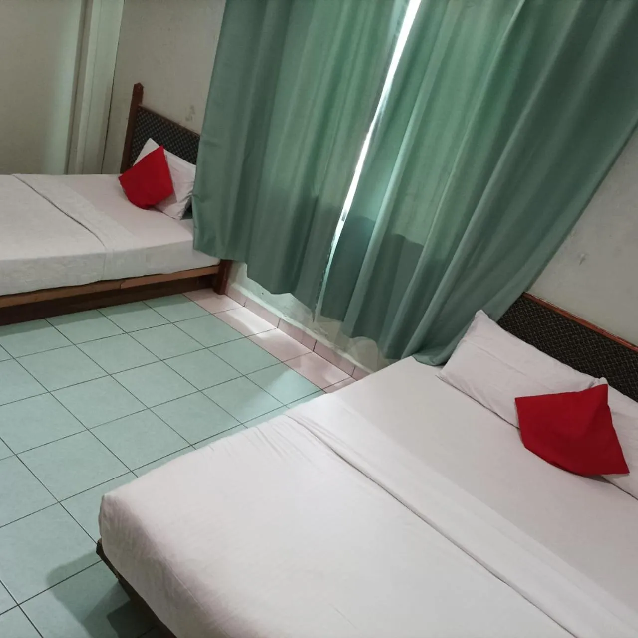 Bedroom, Bed in Highway Inn