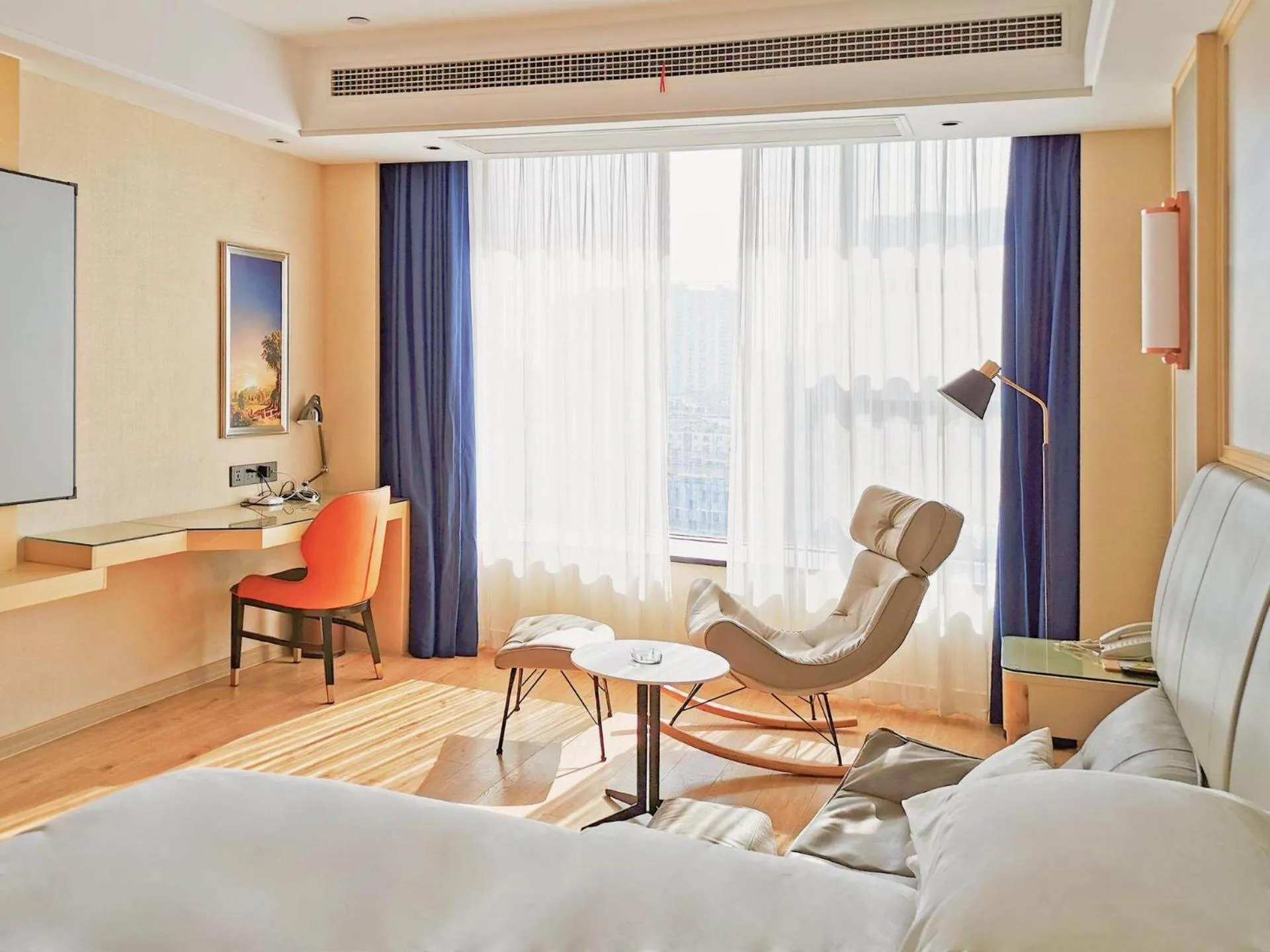 Bed in Vienna International Hotel Jiangsu Wuxi Jiangyin Sports Center