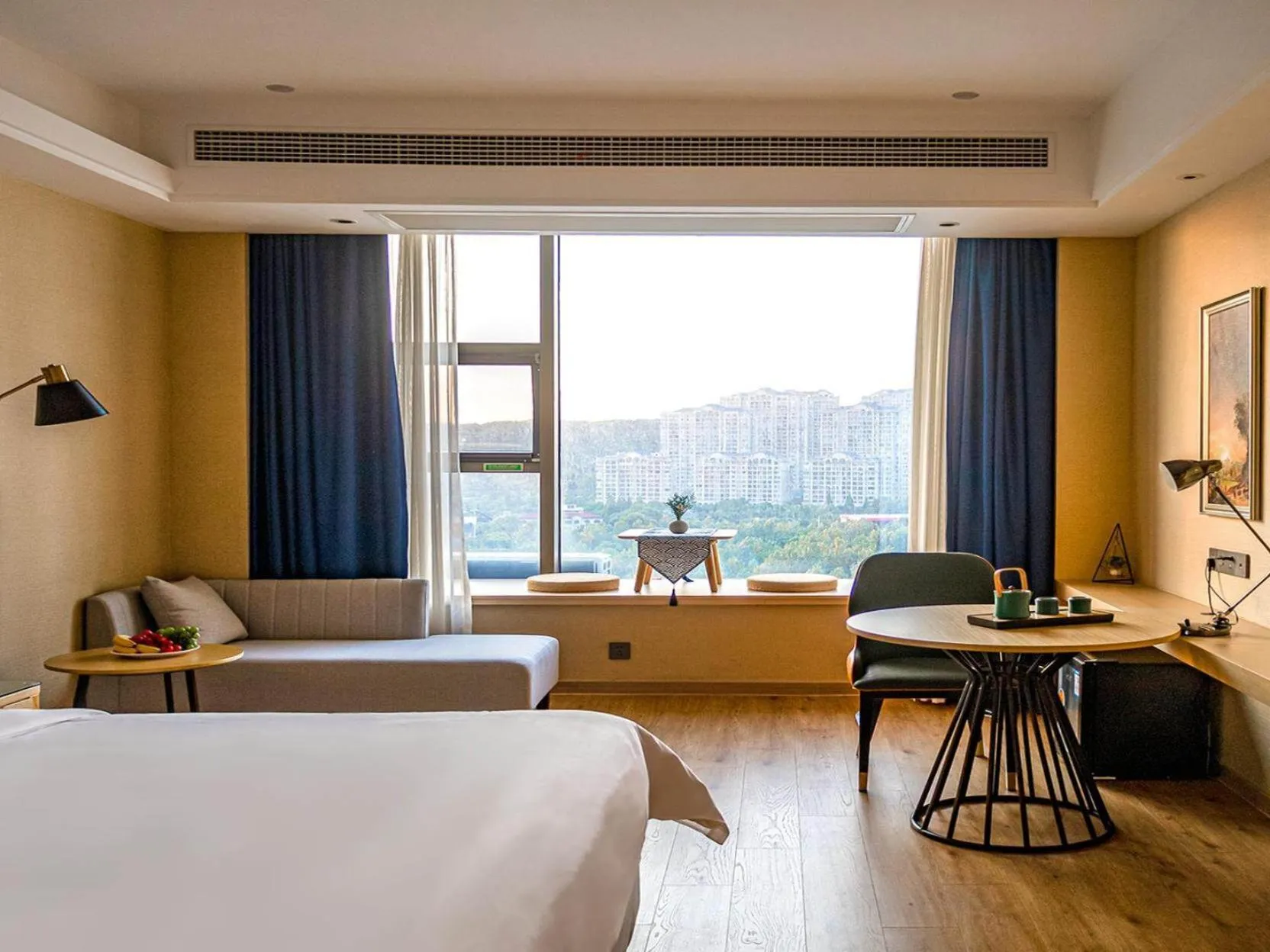 Bed in Vienna International Hotel Jiangsu Wuxi Jiangyin Sports Center