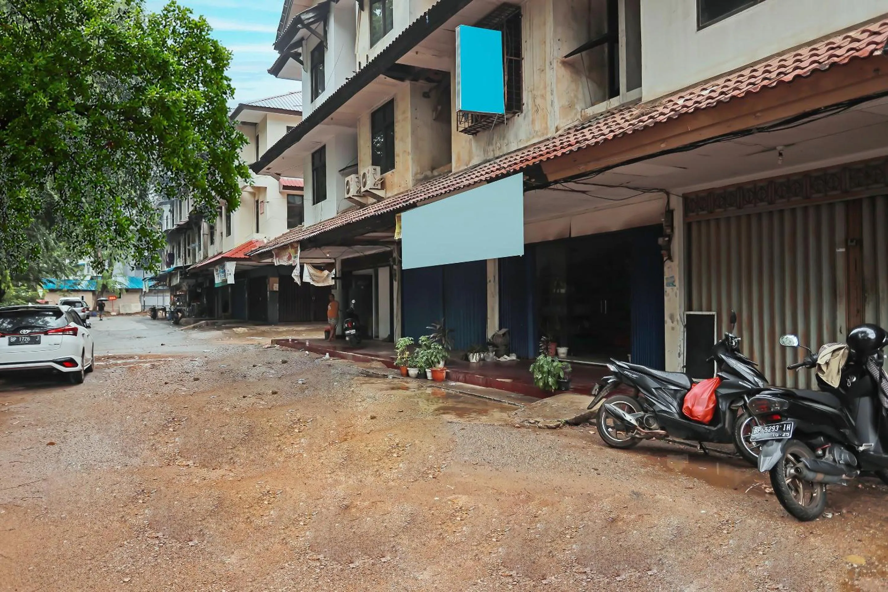 Facade/entrance in SPOT ON 92569 Anto Homestay SyariahNearPelabuhan Feri Harbor Bay