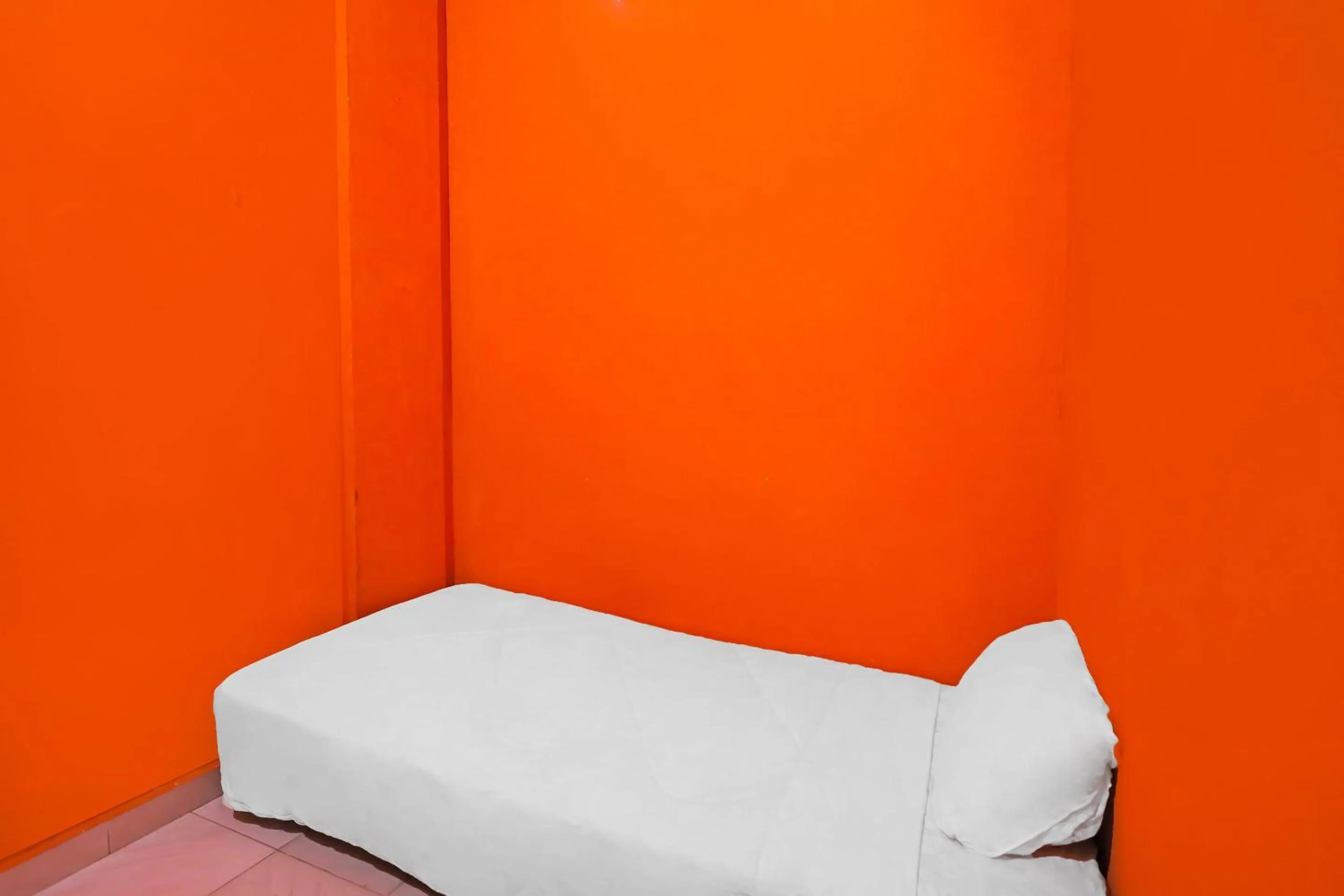 Bedroom, Bed in SPOT ON 92569 Anto Homestay SyariahNearPelabuhan Feri Harbor Bay