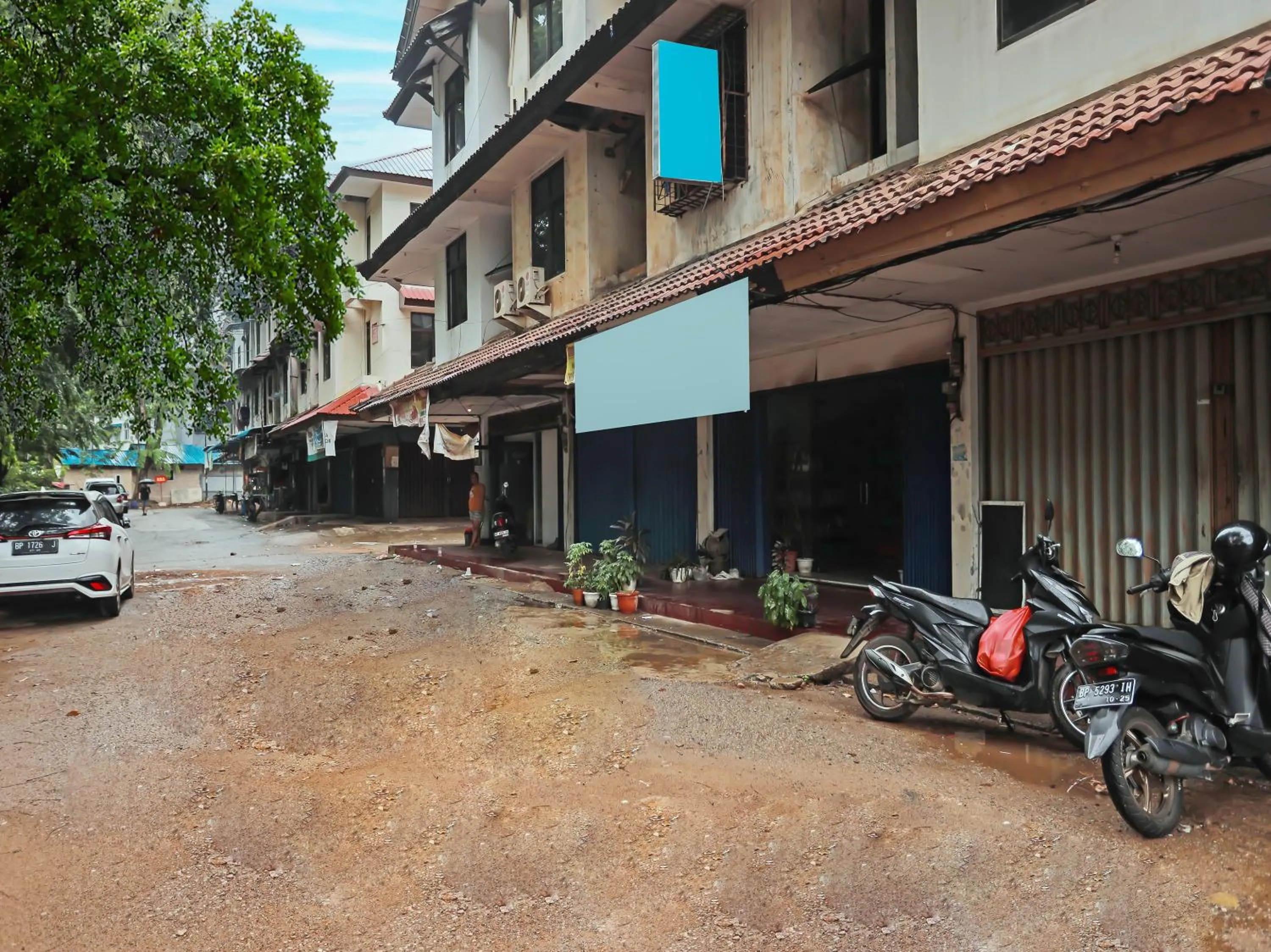 Property building in SPOT ON 92569 Anto Homestay SyariahNearPelabuhan Feri Harbor Bay