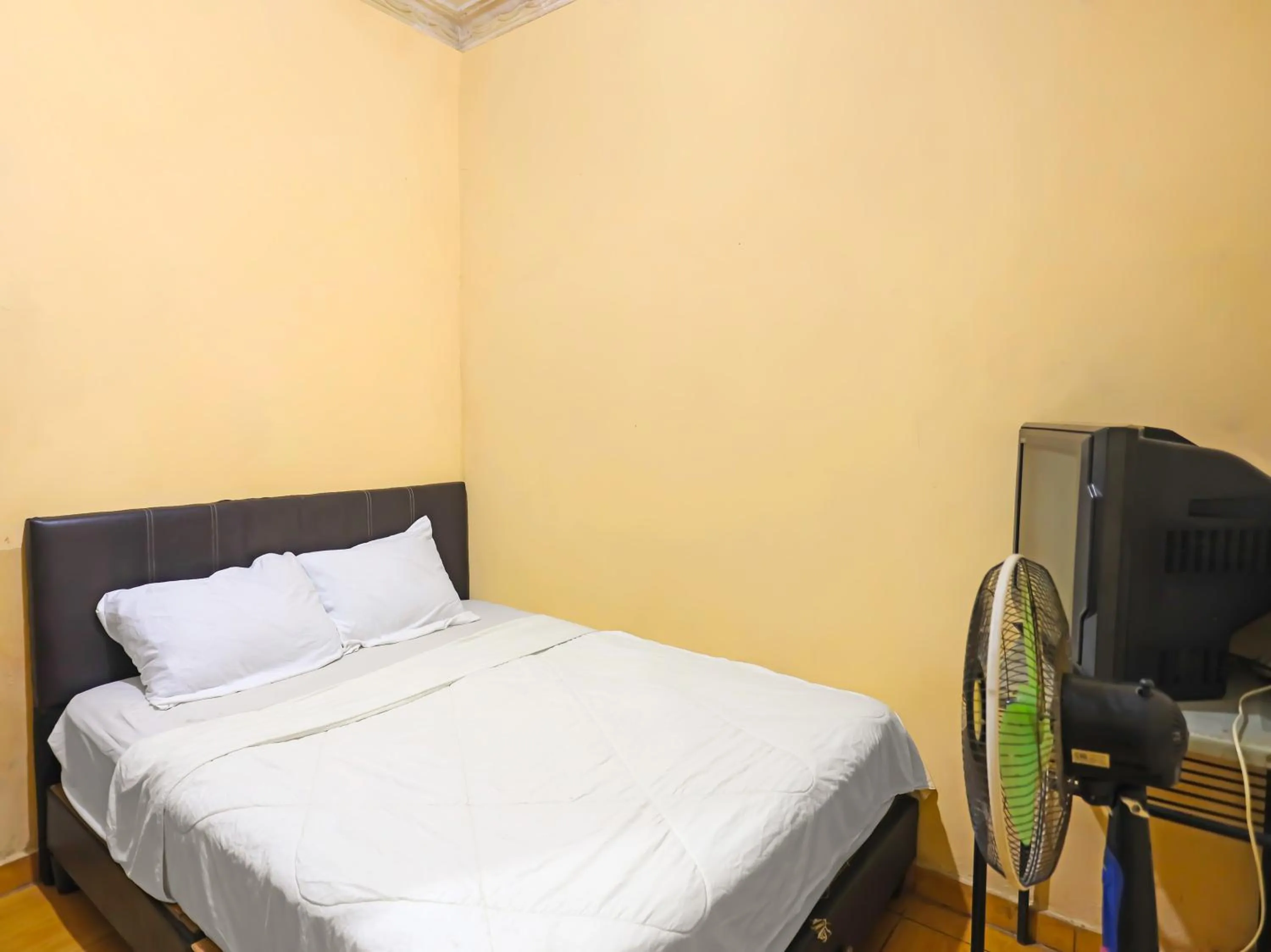 Bedroom, Bed in SPOT ON 92569 Anto Homestay SyariahNearPelabuhan Feri Harbor Bay