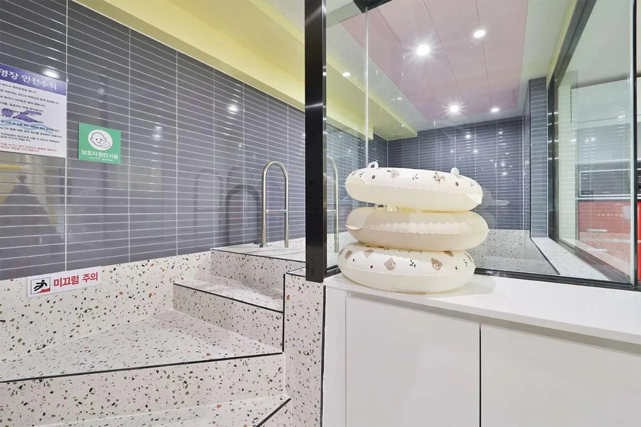 Swimming pool in Doan Kids Hotel Yangsan