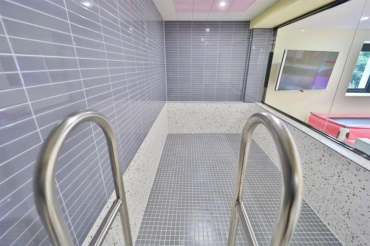 Swimming pool in Doan Kids Hotel Yangsan