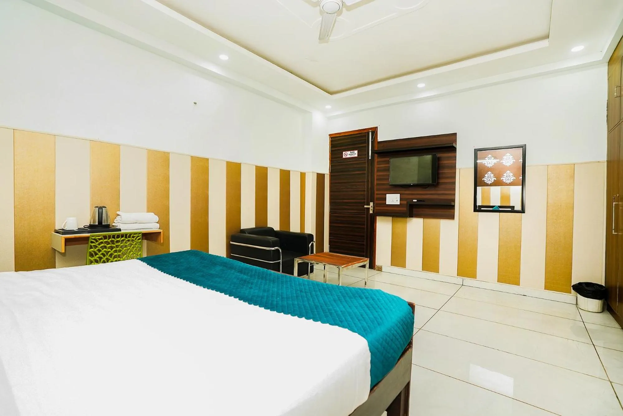 Bed in FabHotel Tanvi Premium