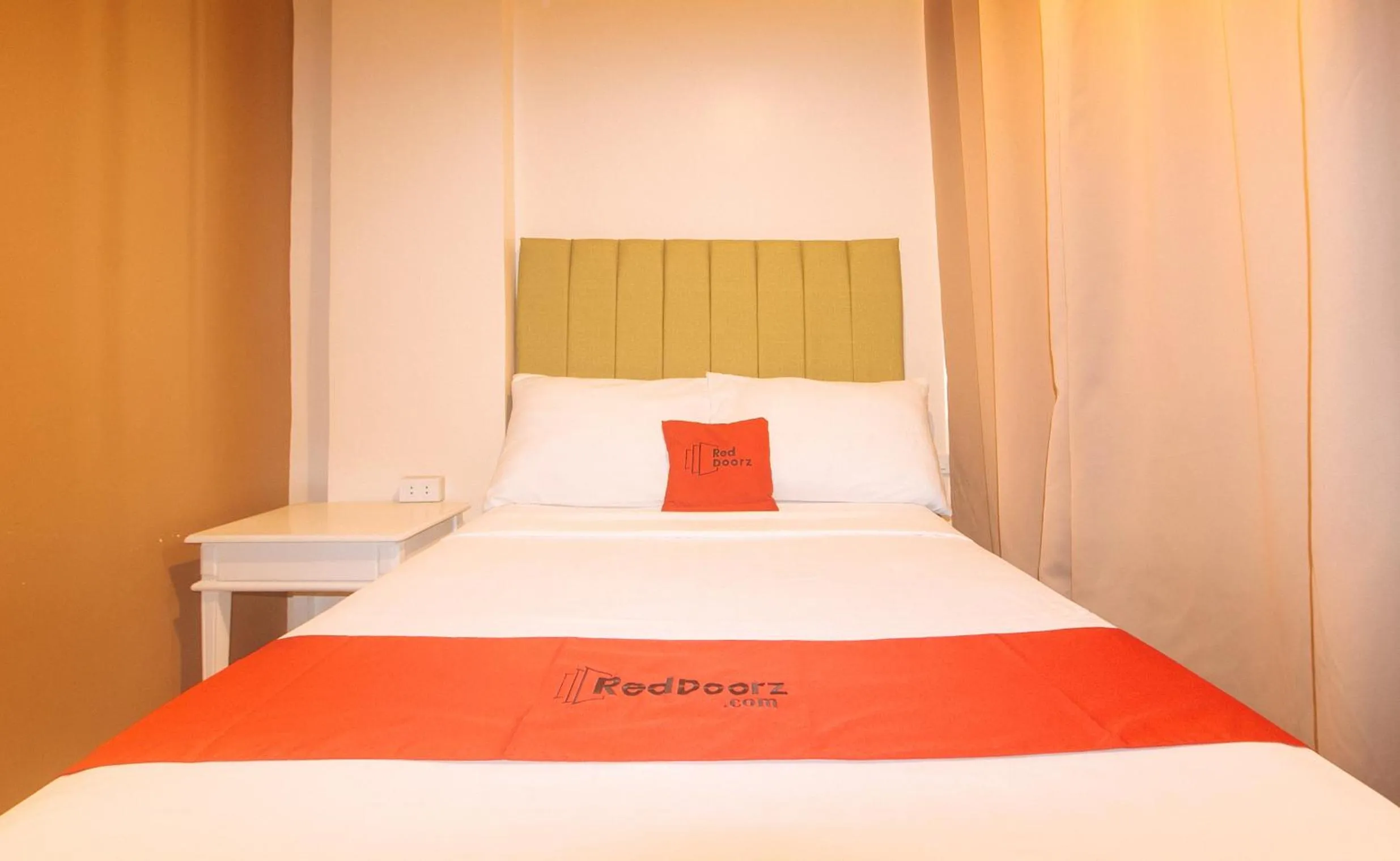 Bed in RedDoorz @ Benelio Suites Pavia Iloilo