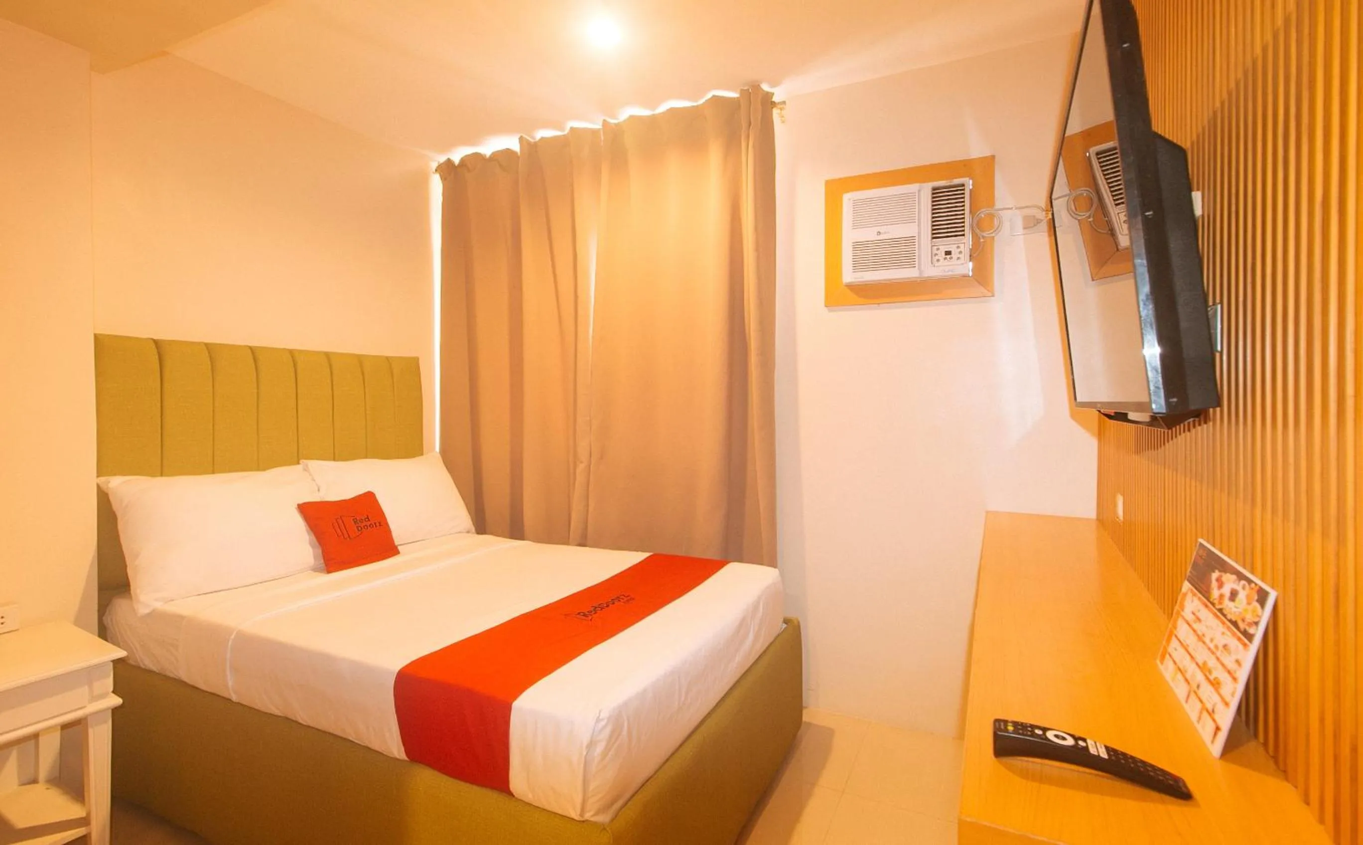 Bed in RedDoorz @ Benelio Suites Pavia Iloilo