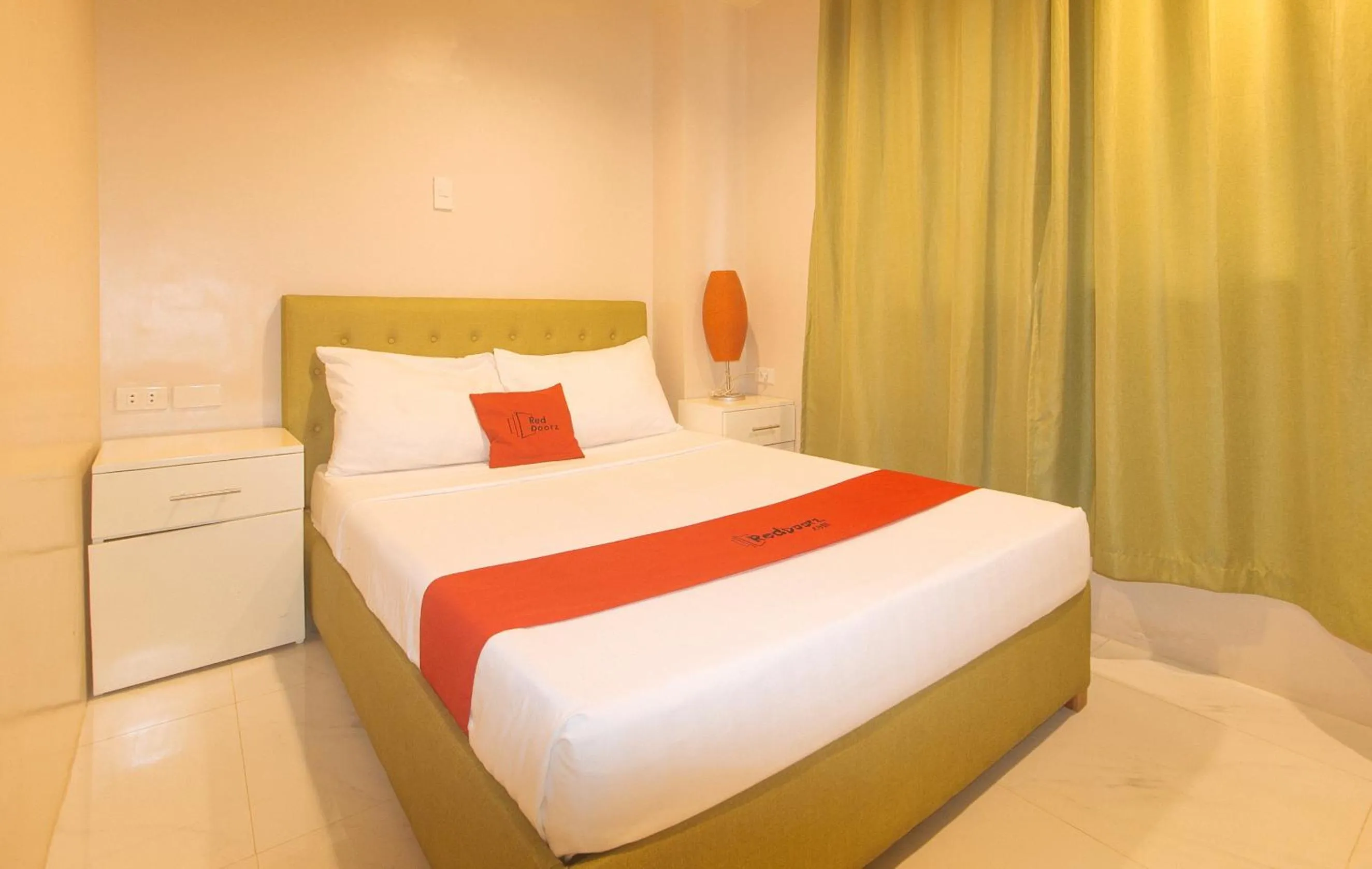Bed in RedDoorz @ Benelio Suites Pavia Iloilo