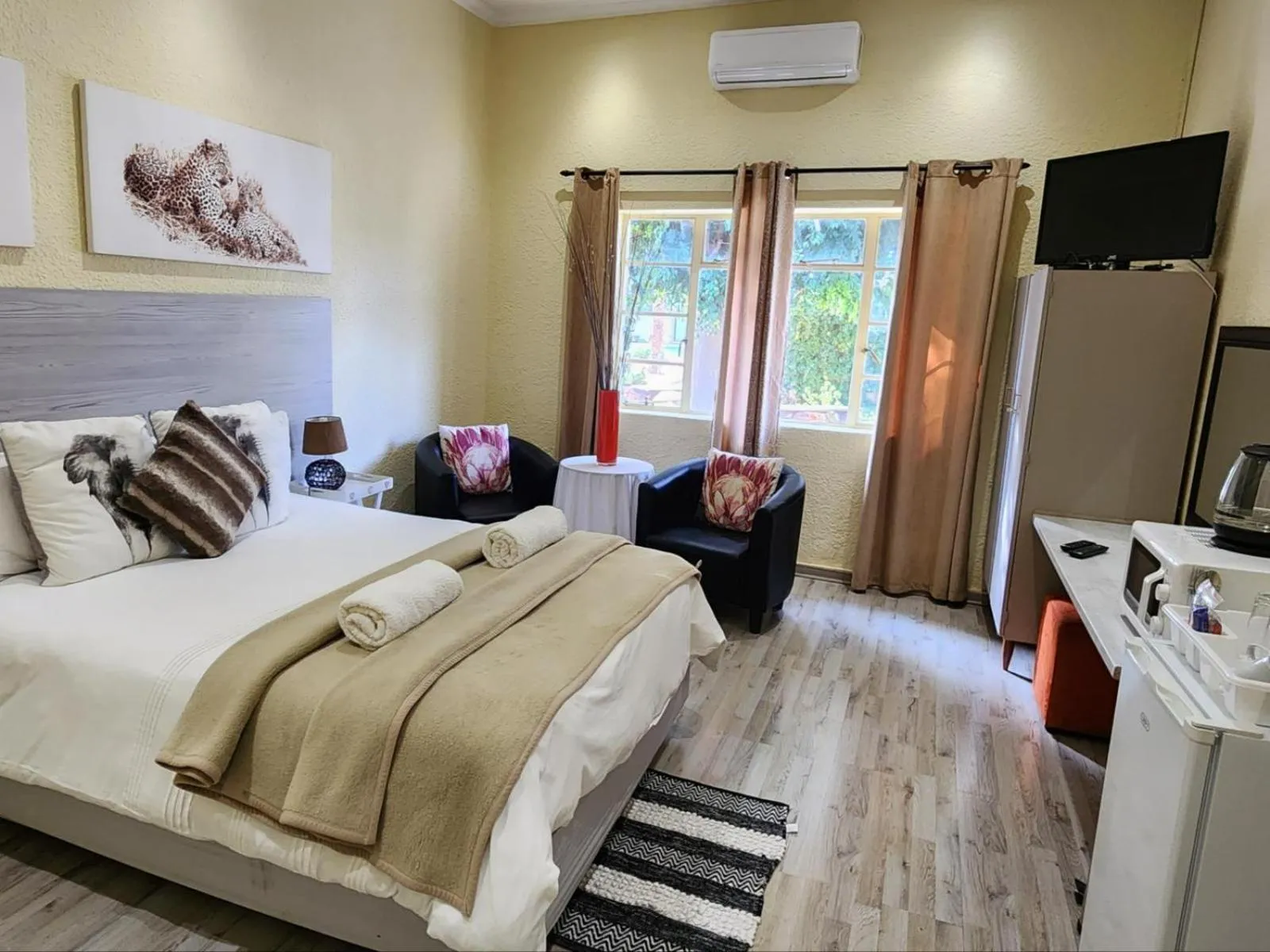 Photo of the whole room, Bed in Pofadder Hotel by Country Hotels