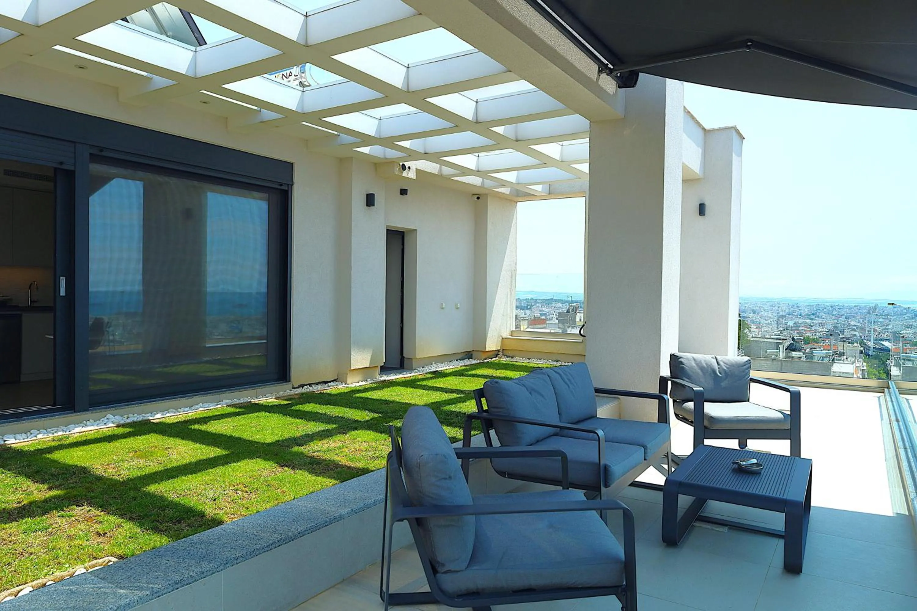 Balcony/Terrace in Toumba apartments