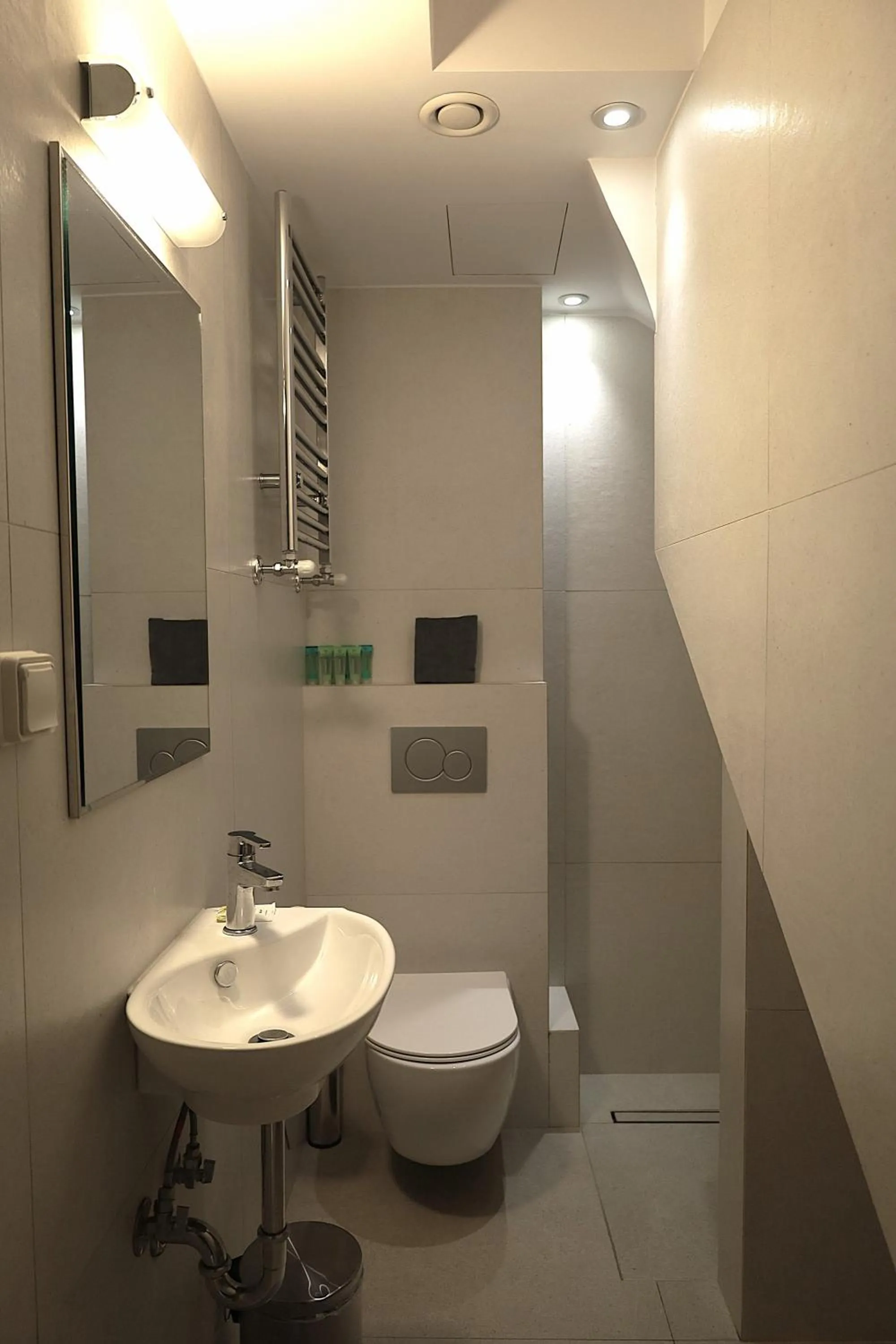 Bathroom in Toumba apartments