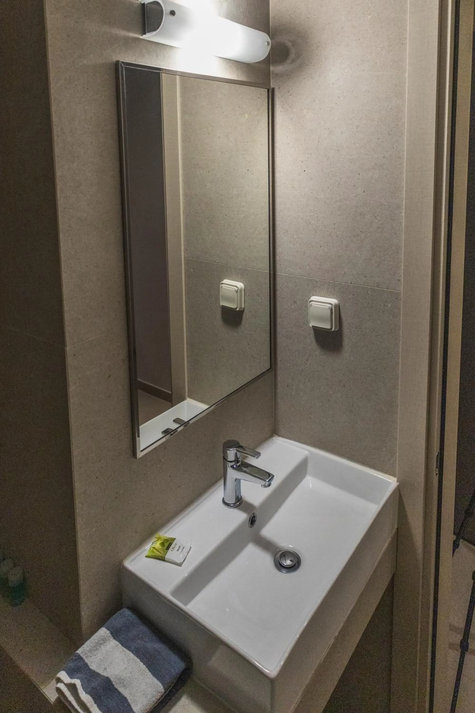 Bathroom in Toumba apartments