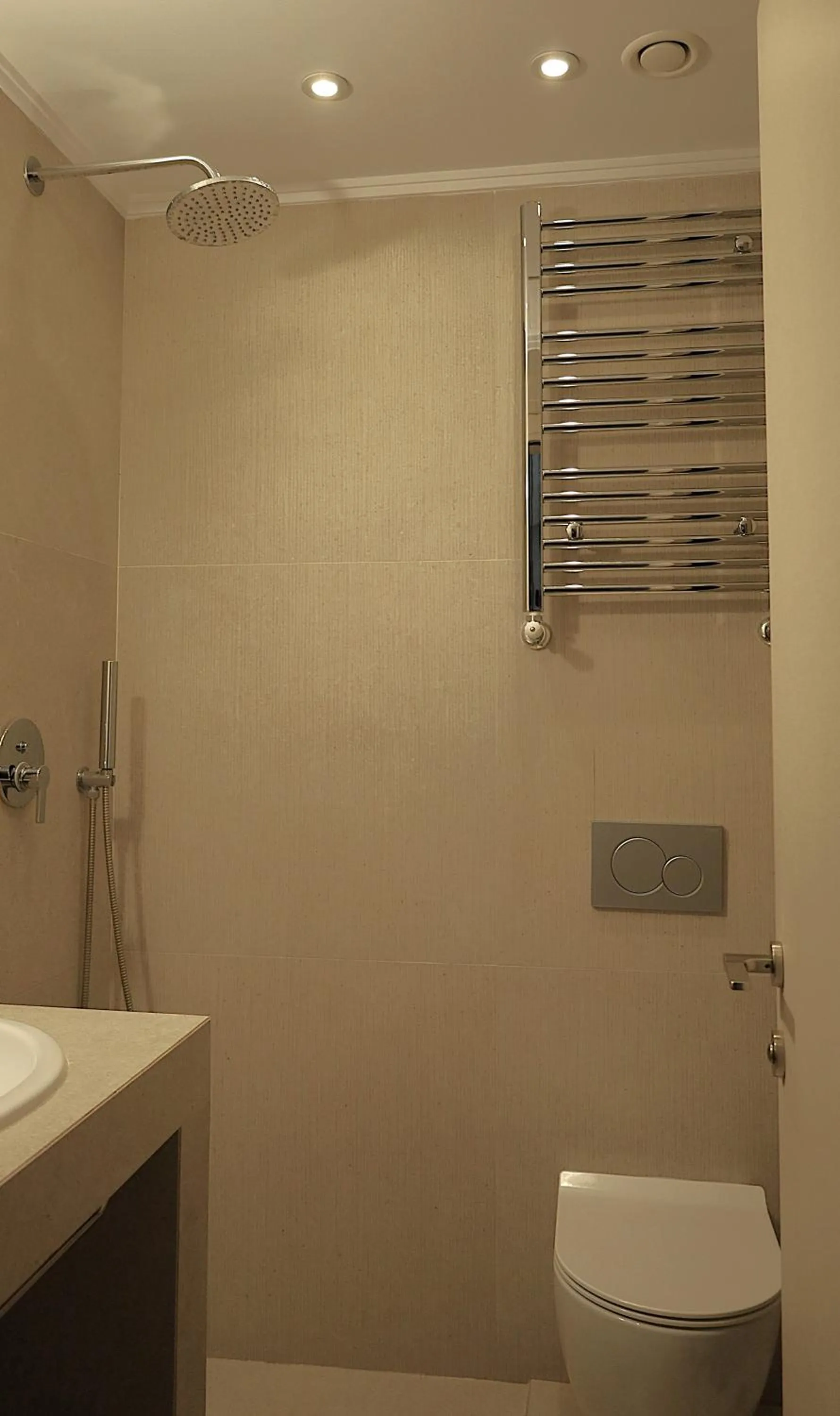 Bathroom in Toumba apartments