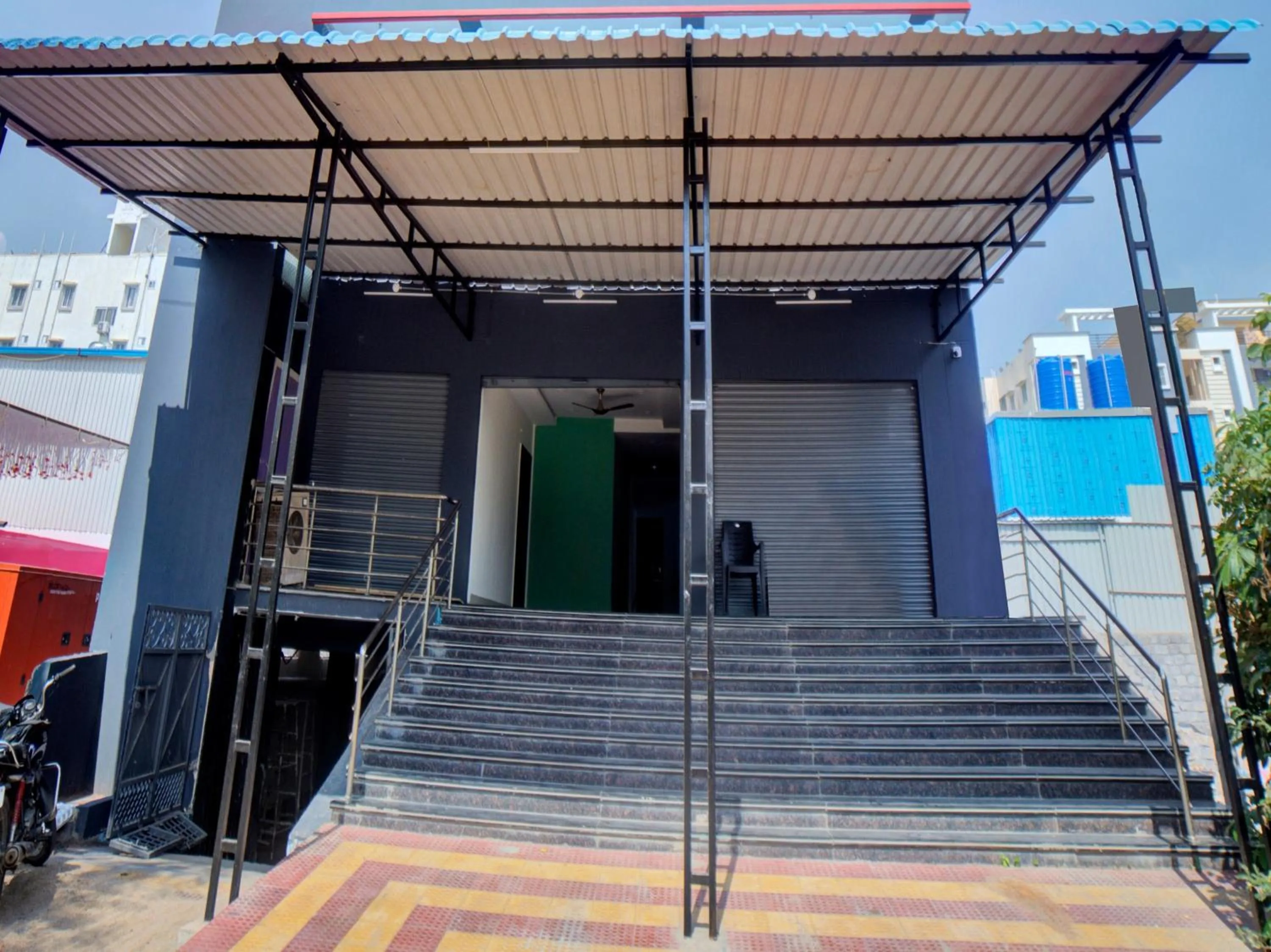 Facade/entrance in Hotel O Ragas