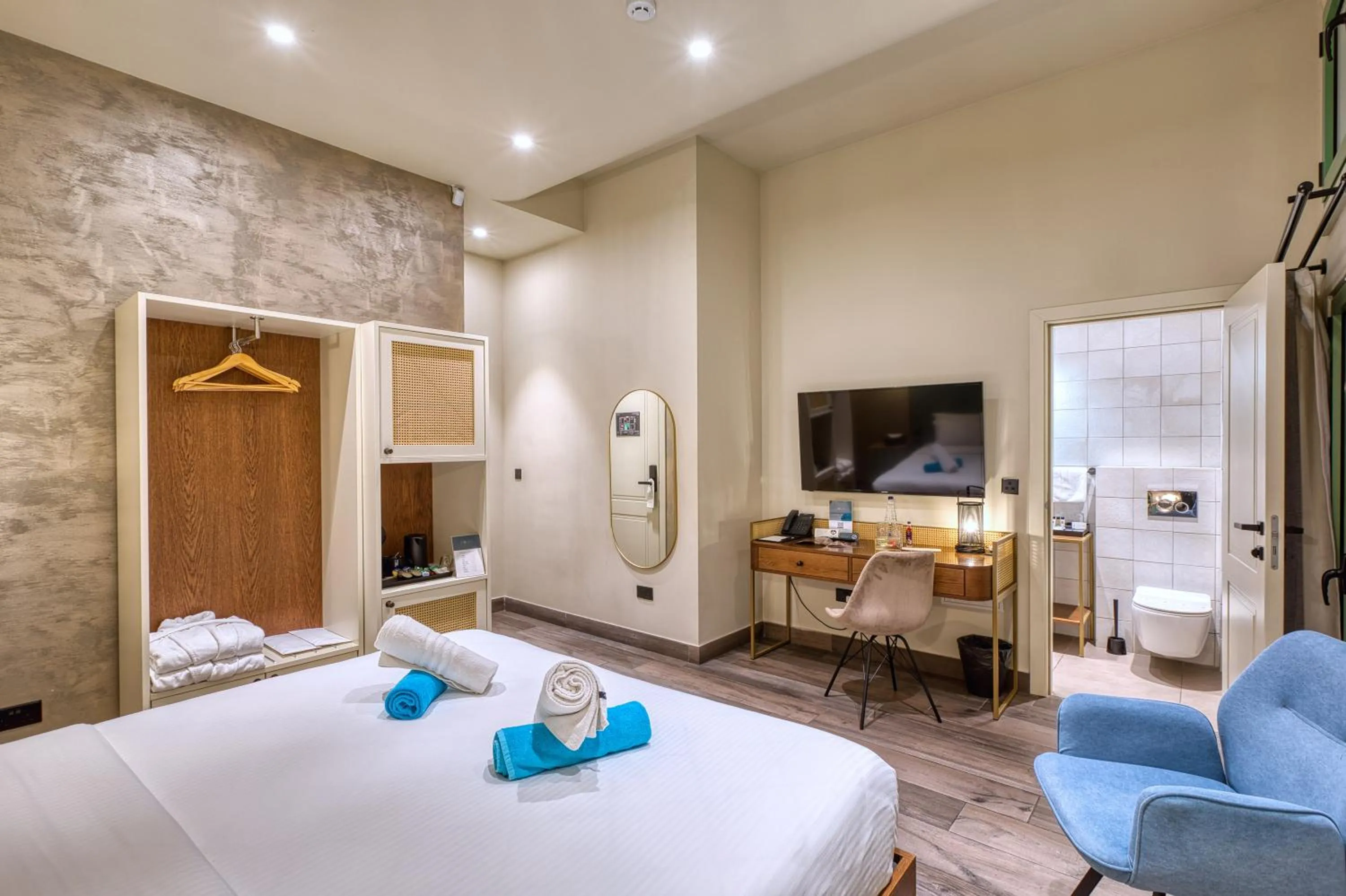 Photo of the whole room, Bed in DOMS Boutique Living