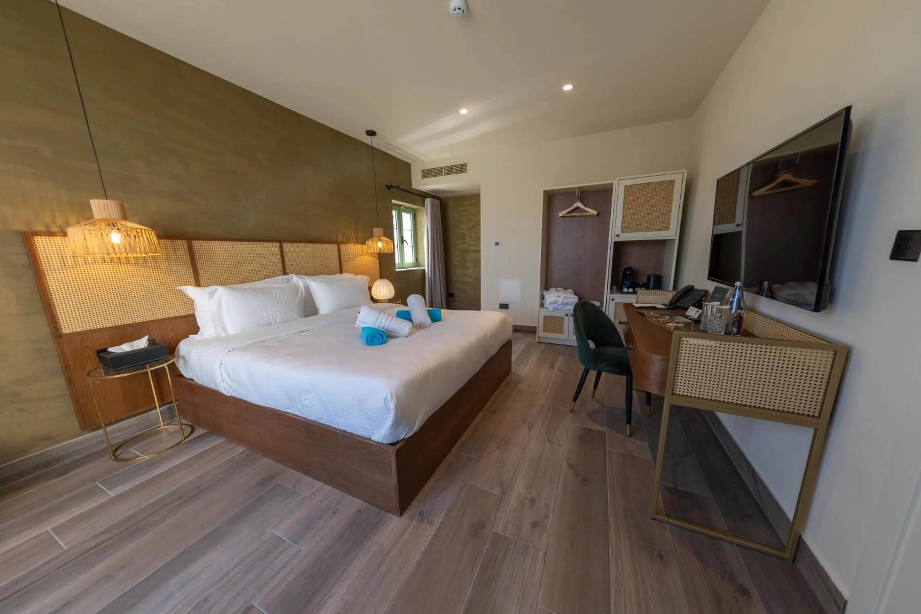 Photo of the whole room, Bed in DOMS Boutique Living