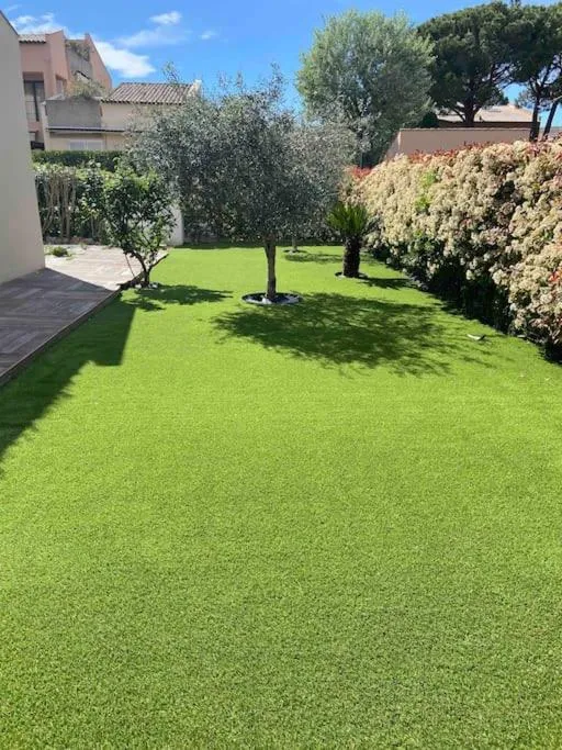 Garden in Charmant appartement dans un domaine avec piscine