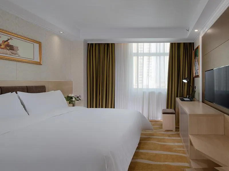 Bed in Vienna Classic Hotel Shenzhen Pingshan Bihu Hotel