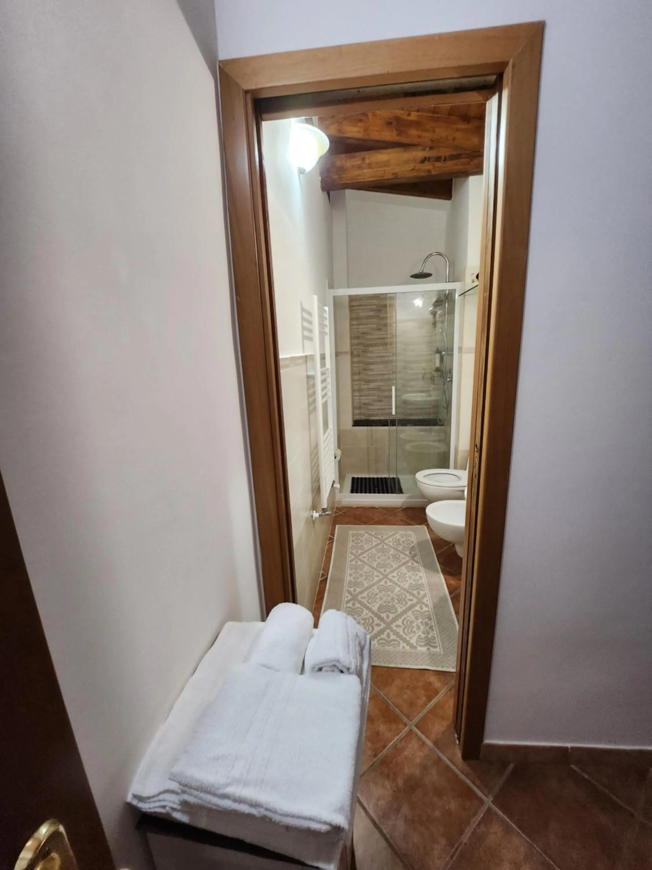 Shower, Bed in Valle degli Dei