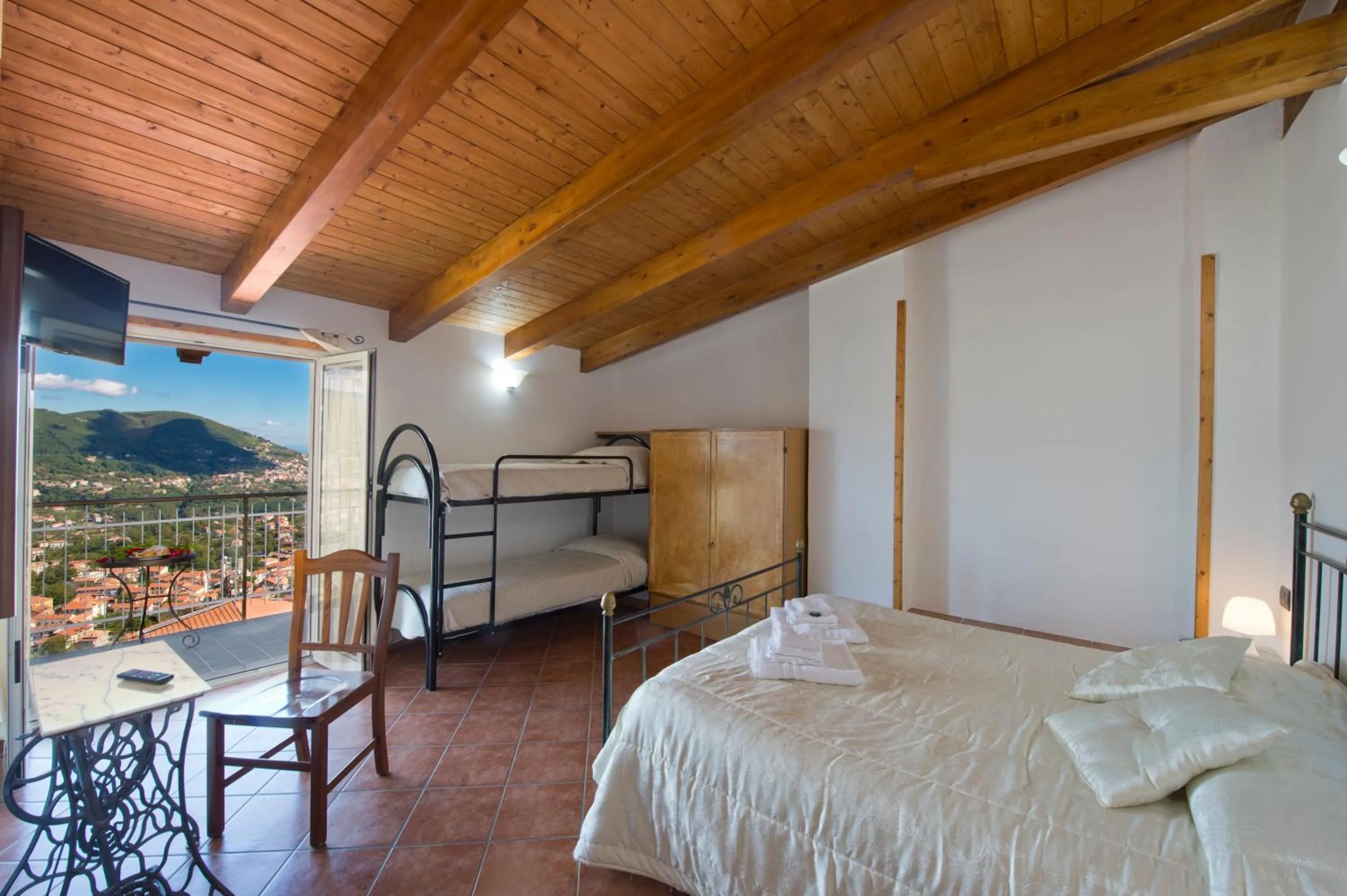 Photo of the whole room, Bed in Valle degli Dei