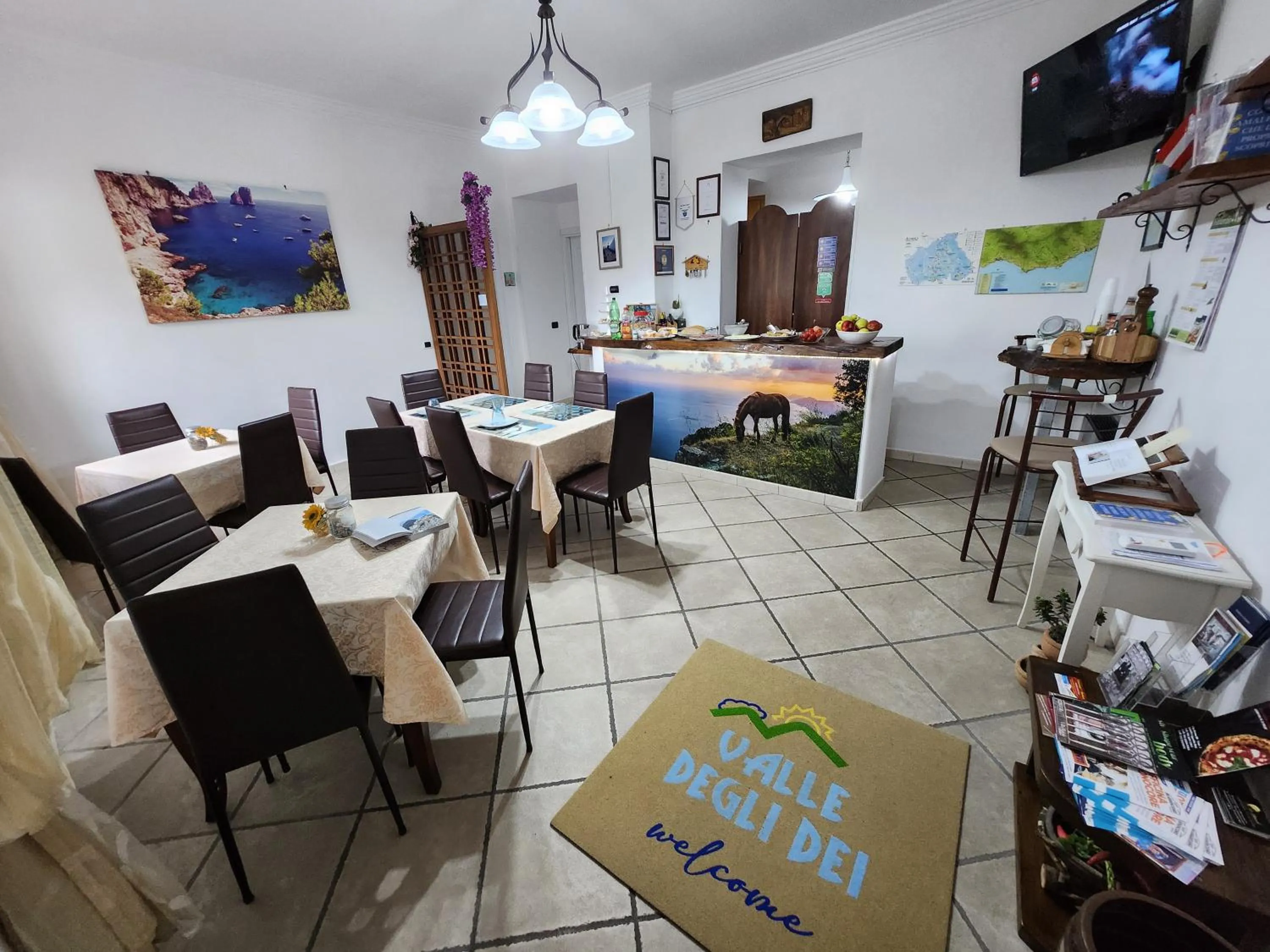 Communal lounge/ TV room in Valle degli Dei