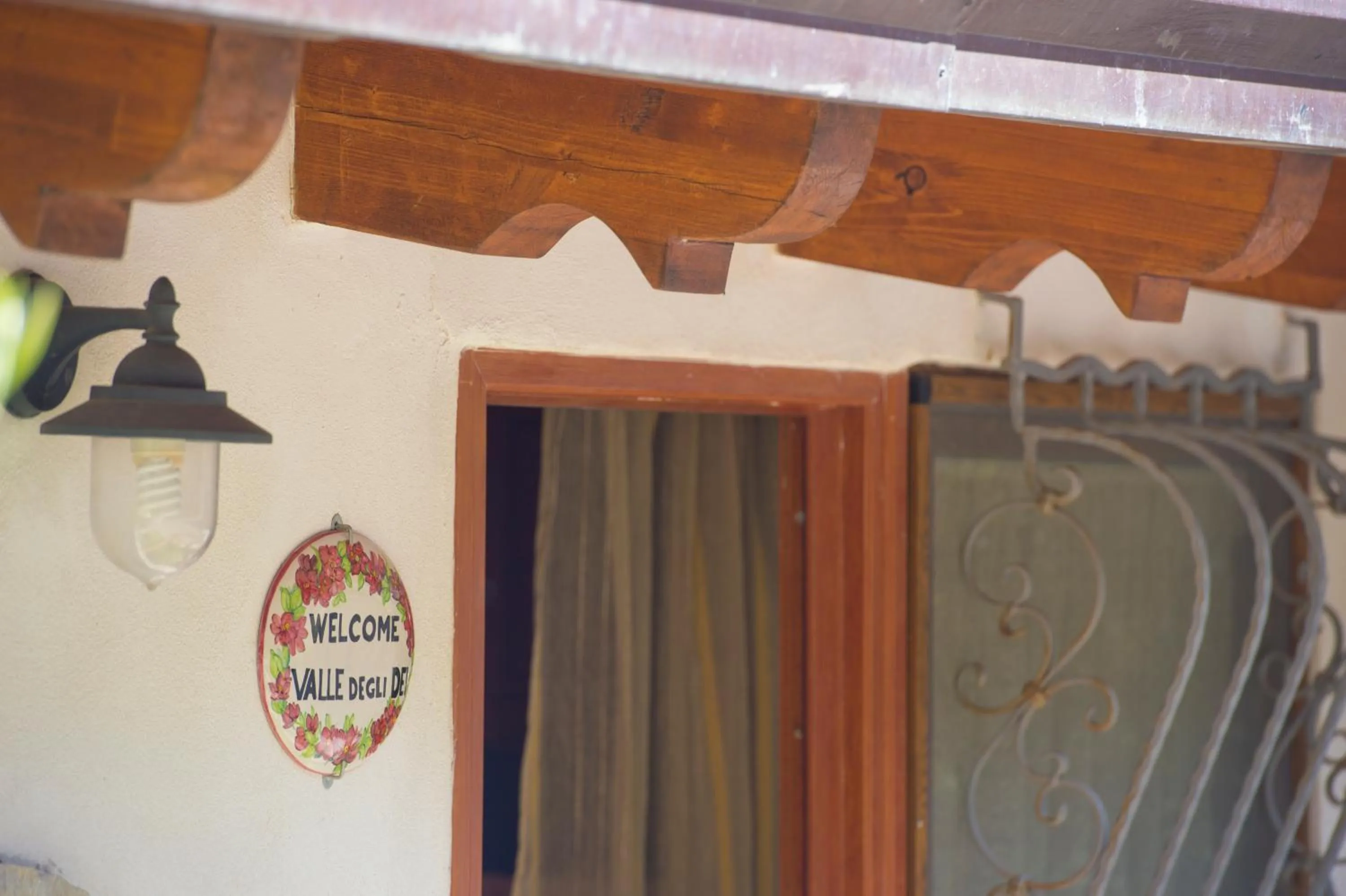 Facade/entrance in Valle degli Dei