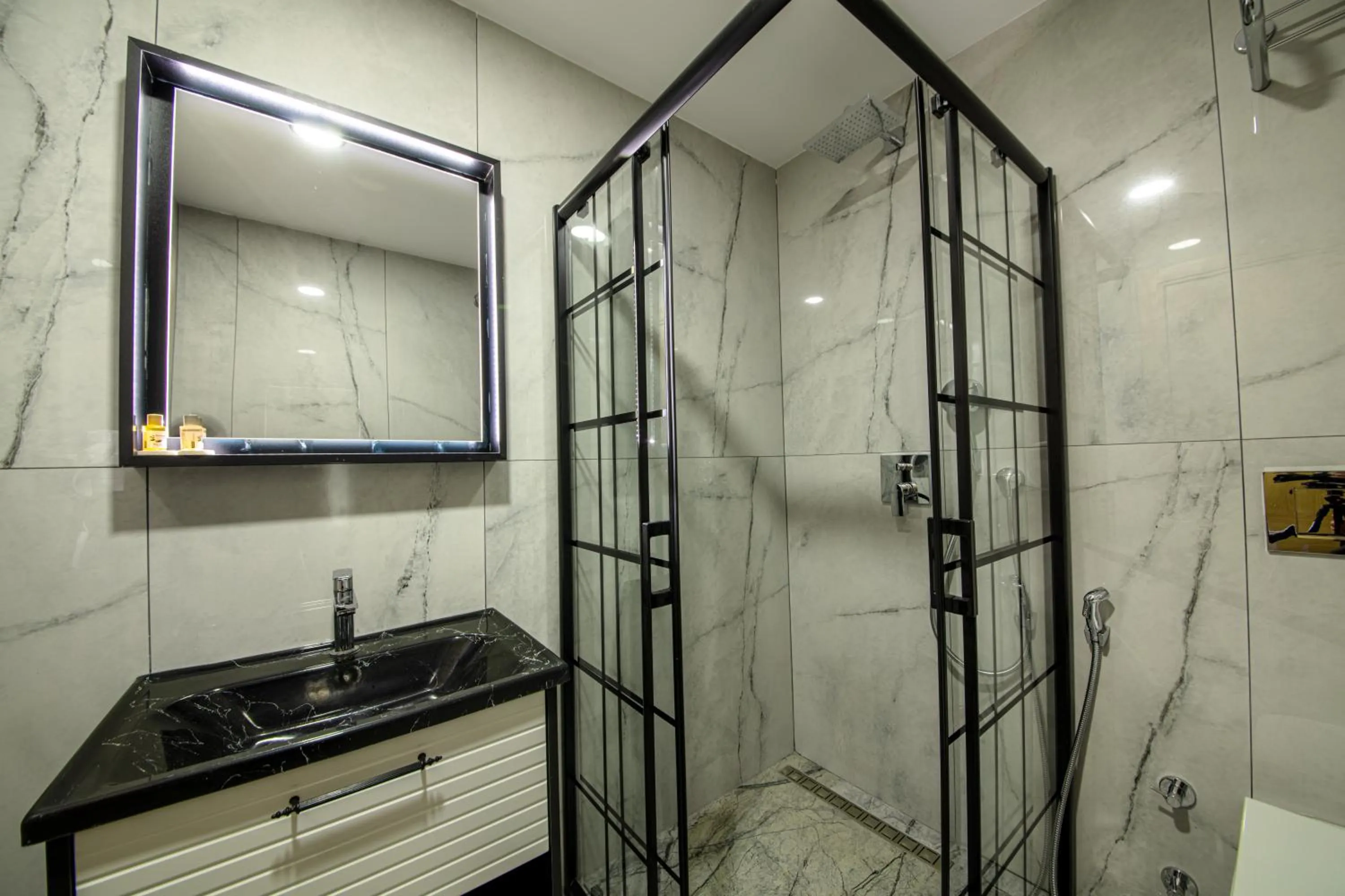 Shower in Air Barbaros Hotel Trabzon