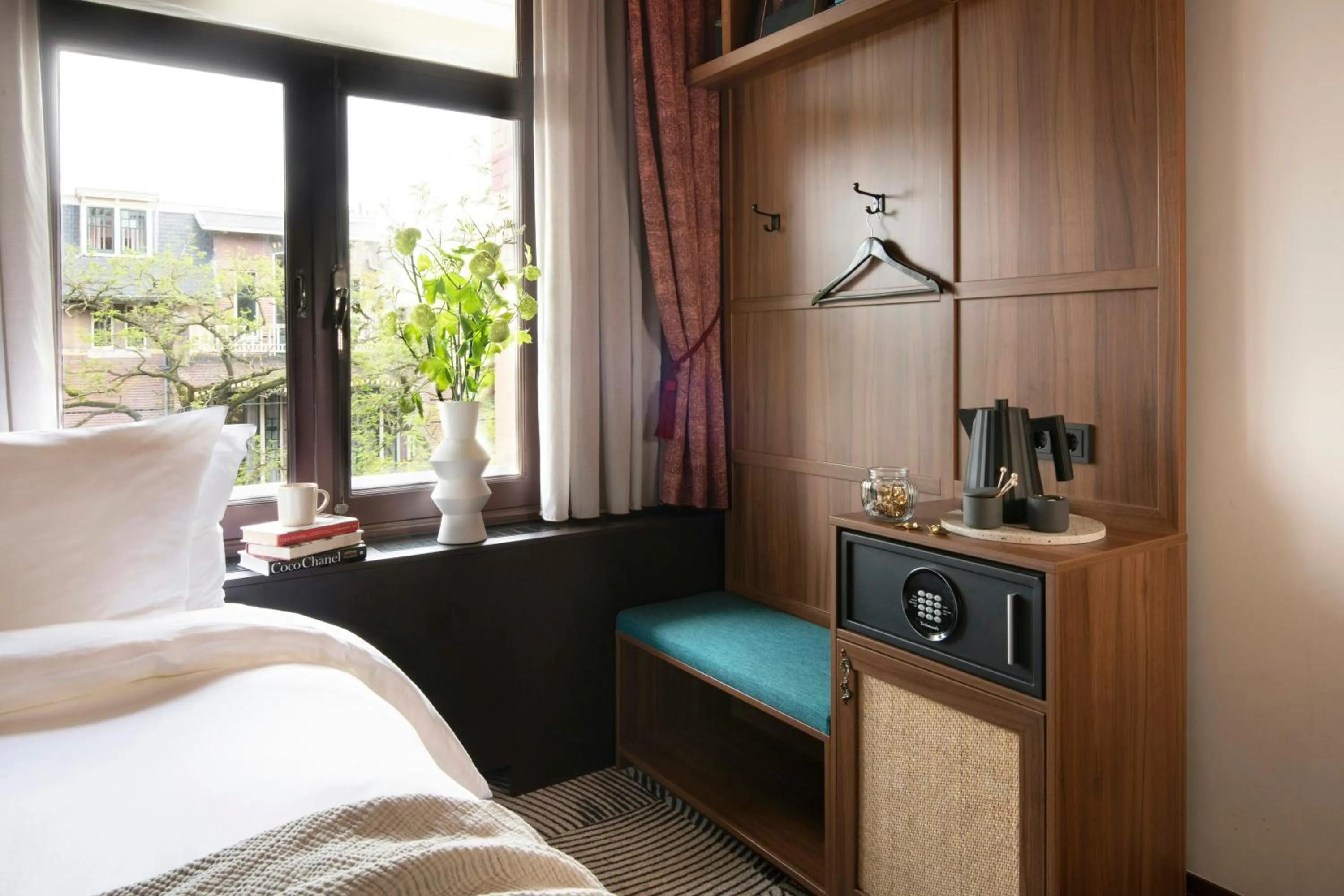 Photo of the whole room, Bed in Jan Luyken Amsterdam