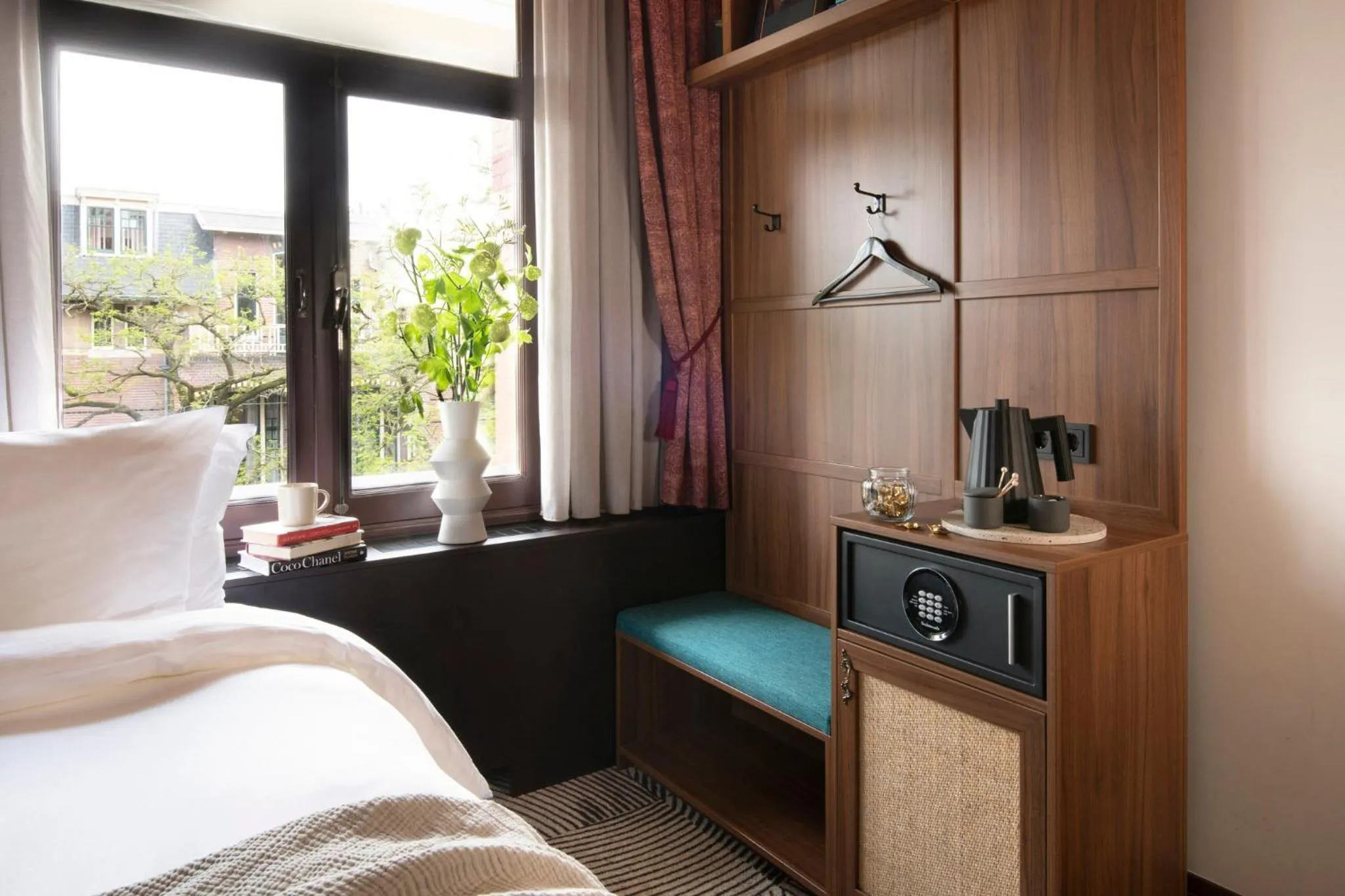 Photo of the whole room, Bed in Jan Luyken Amsterdam