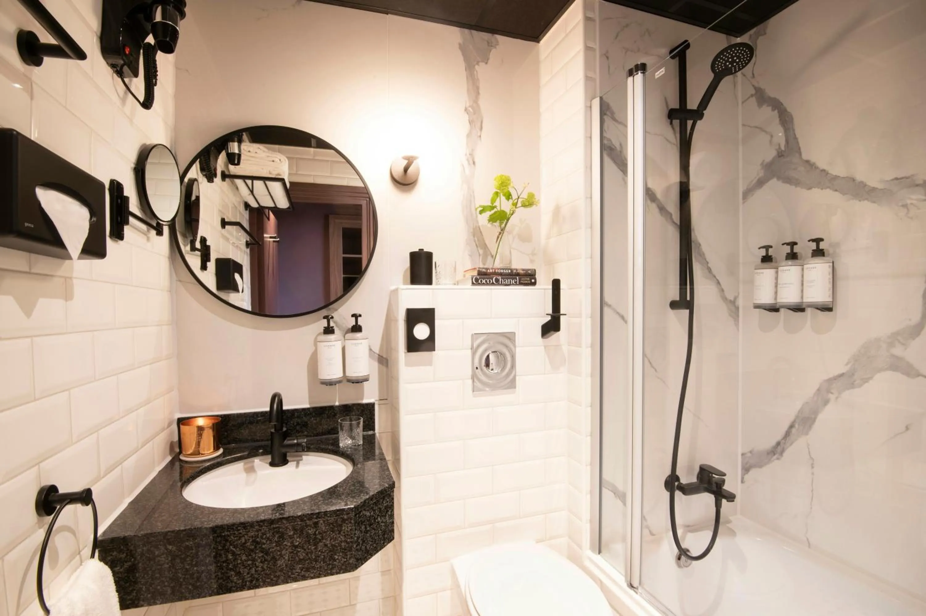 Bathroom in Jan Luyken Amsterdam