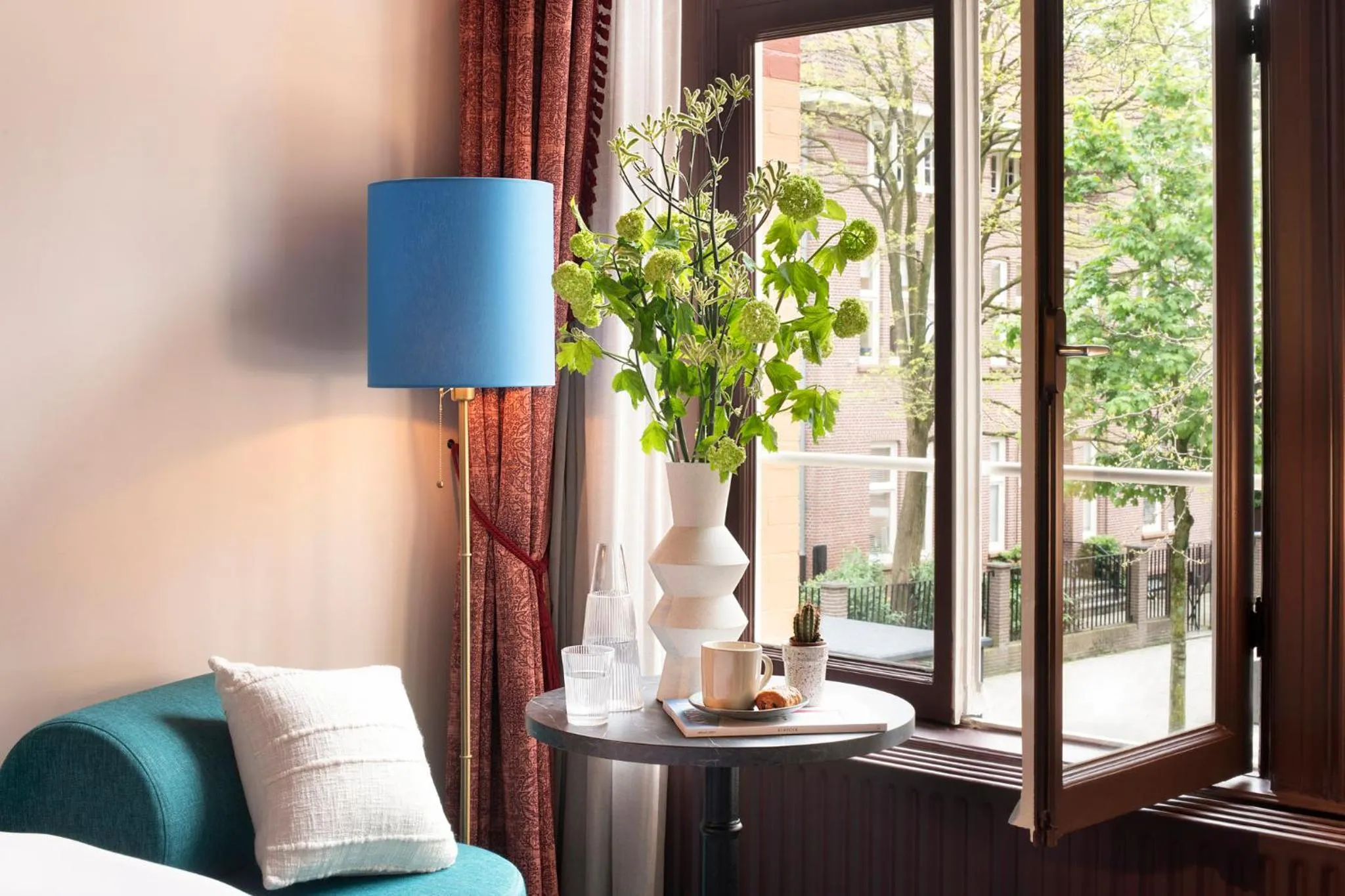 Photo of the whole room in Jan Luyken Amsterdam