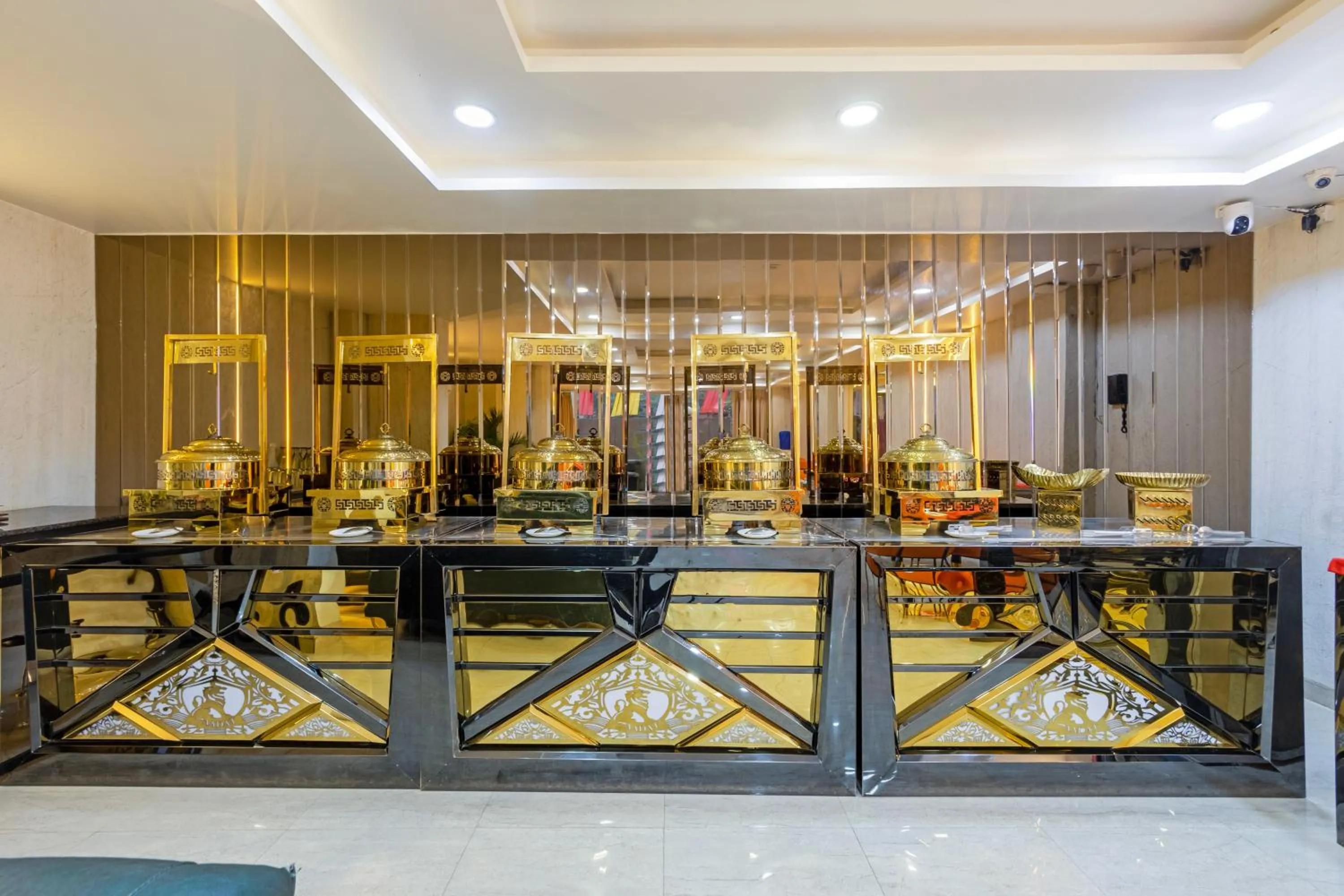 Banquet/Function facilities in Aadat Hotel Subhash Chowk Gurgaon