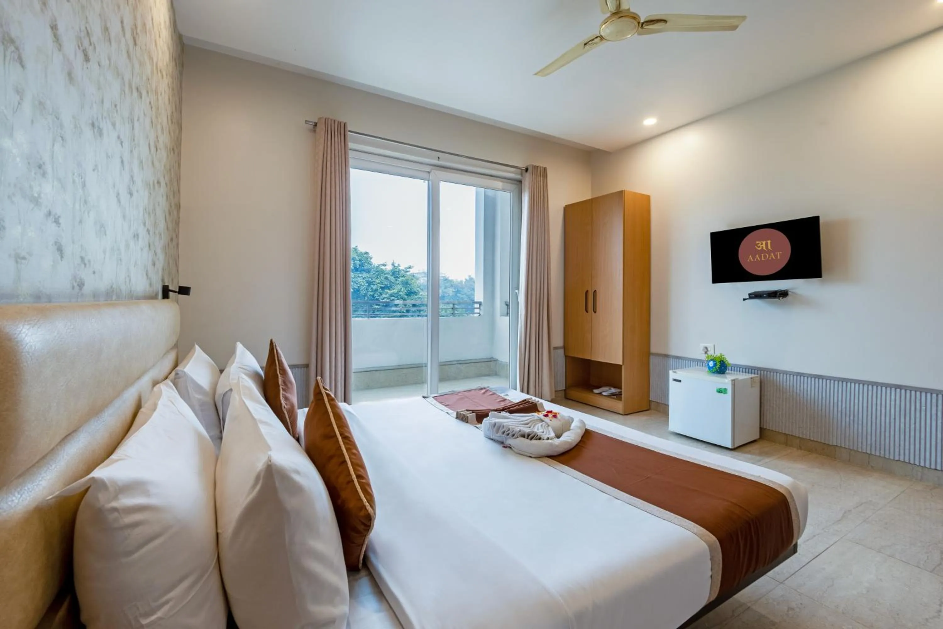 Bedroom, Bed in Aadat Hotel Subhash Chowk Gurgaon