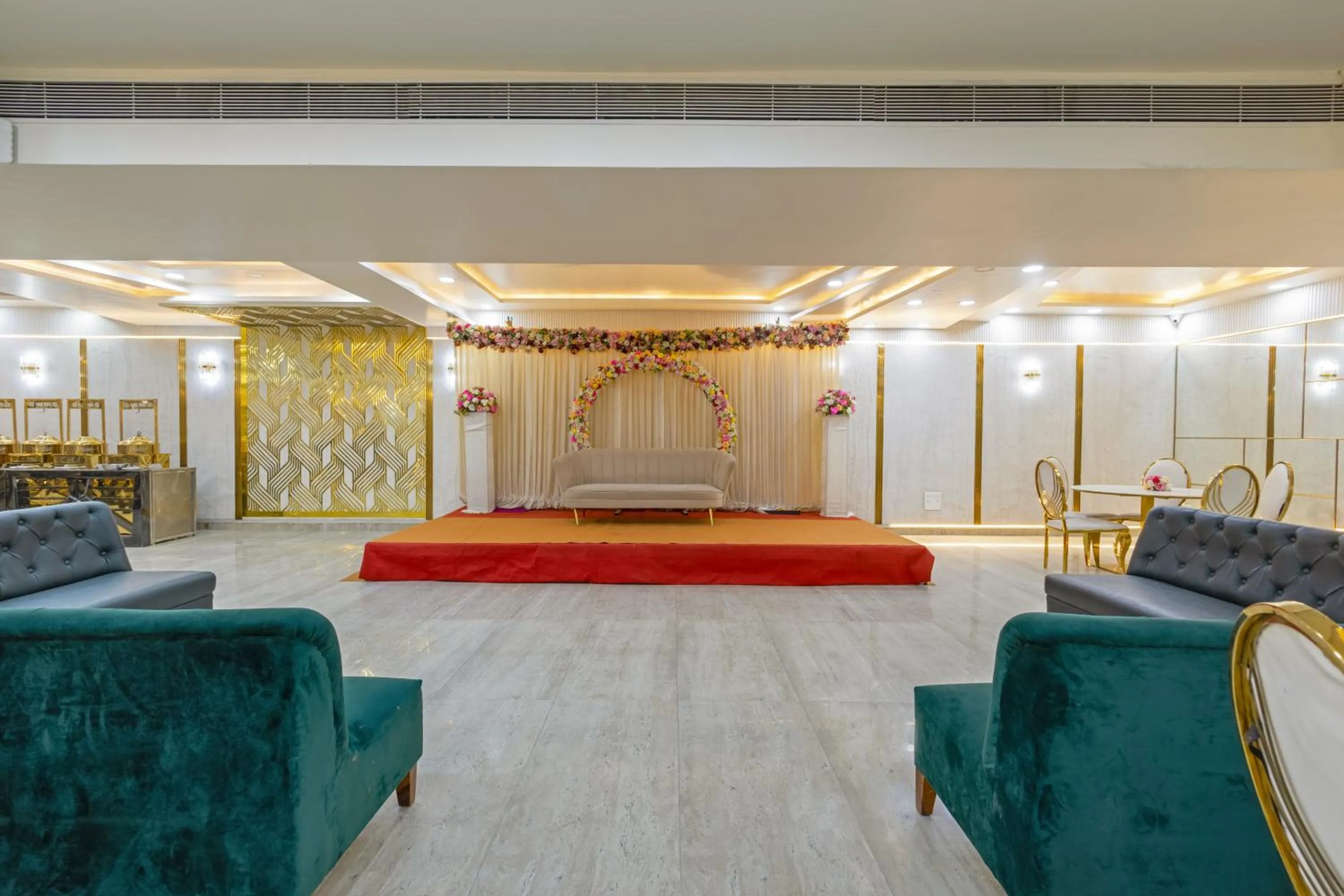 Banquet/Function facilities in Aadat Hotel Subhash Chowk Gurgaon
