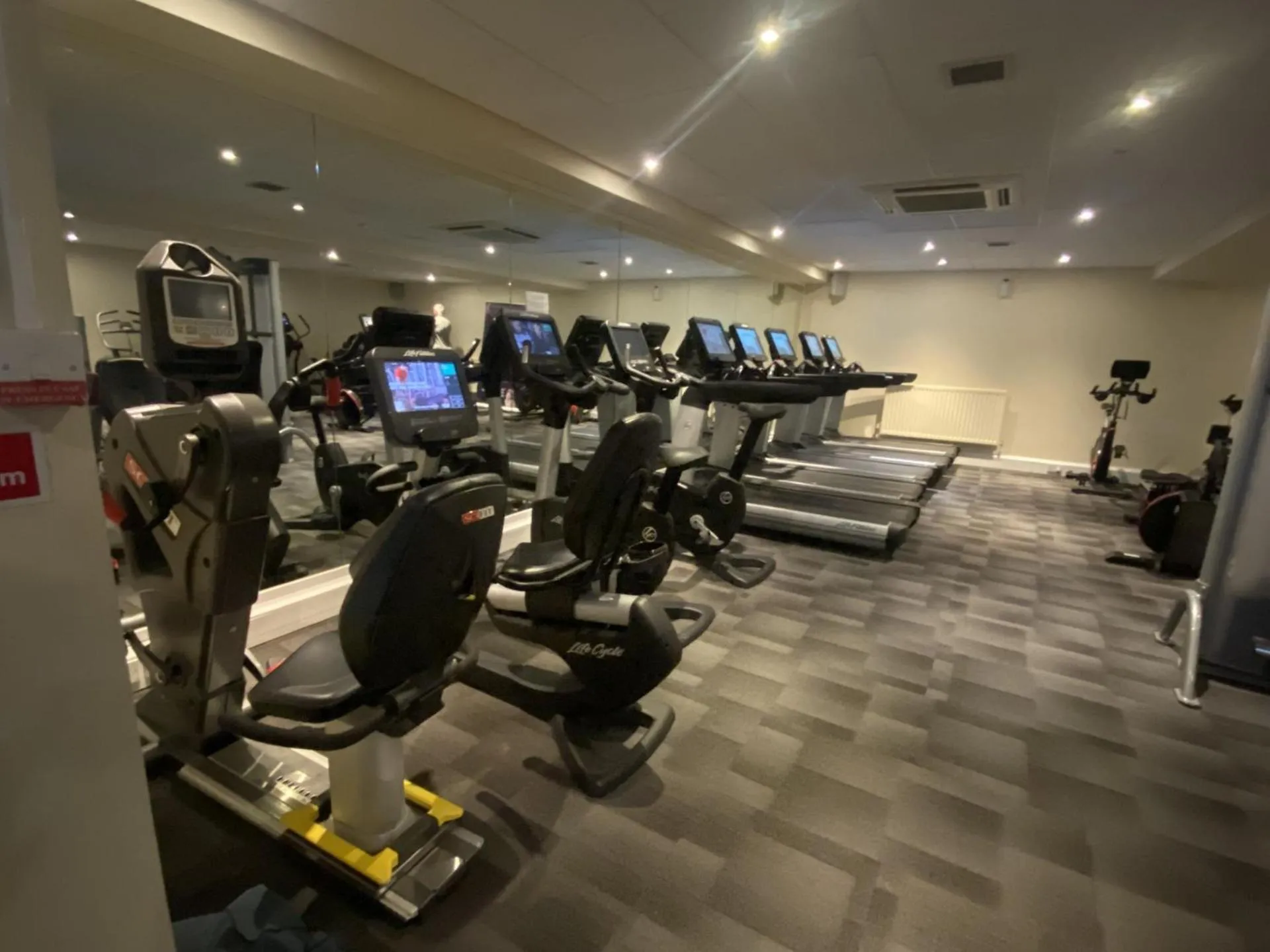 Fitness centre/facilities in Elmers Court Hotel