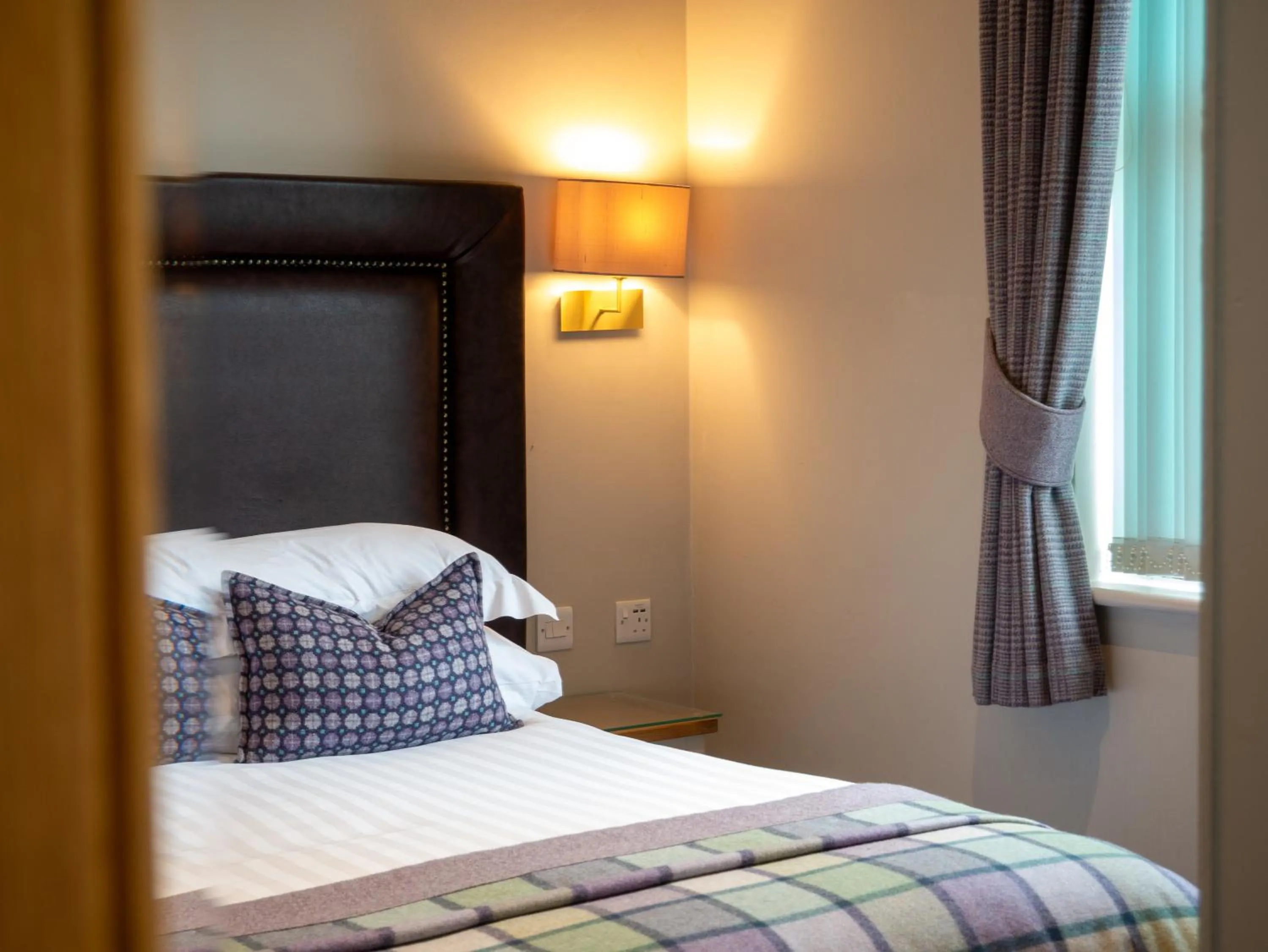 Bed in Elmers Court Hotel