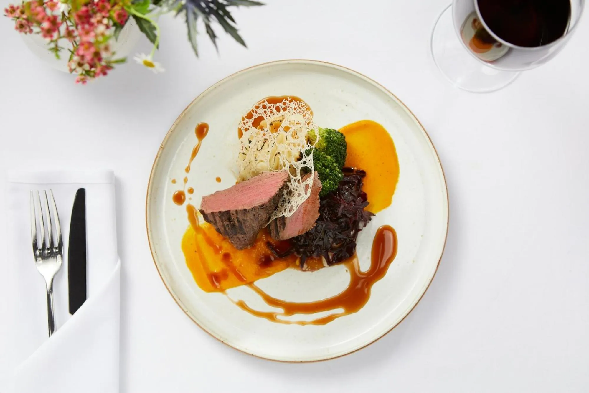 Food and drinks in Elmers Court Hotel