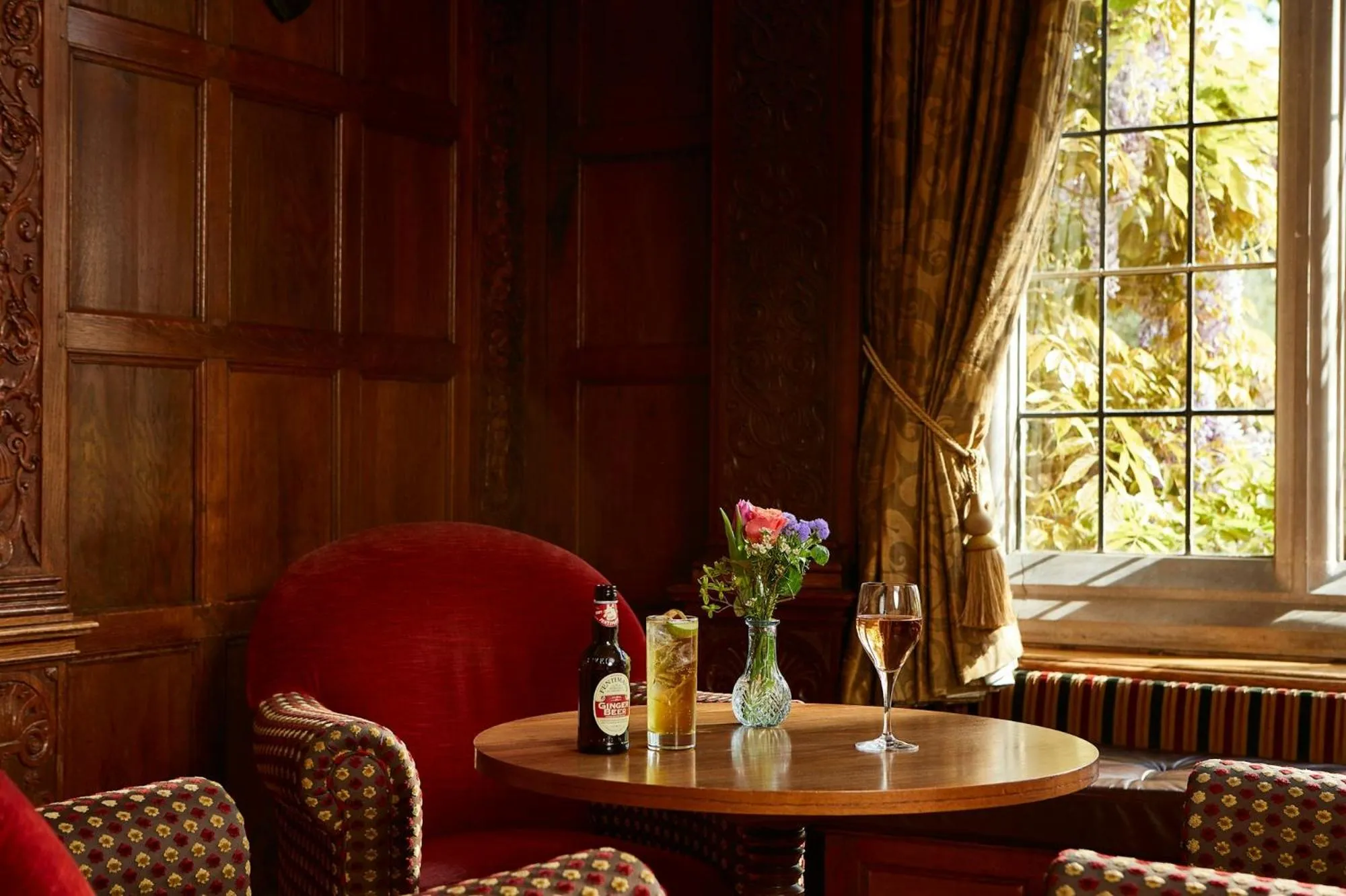 Lounge or bar in Elmers Court Hotel