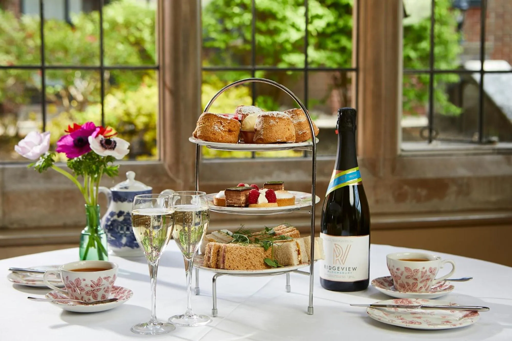 Food and drinks in Elmers Court Hotel