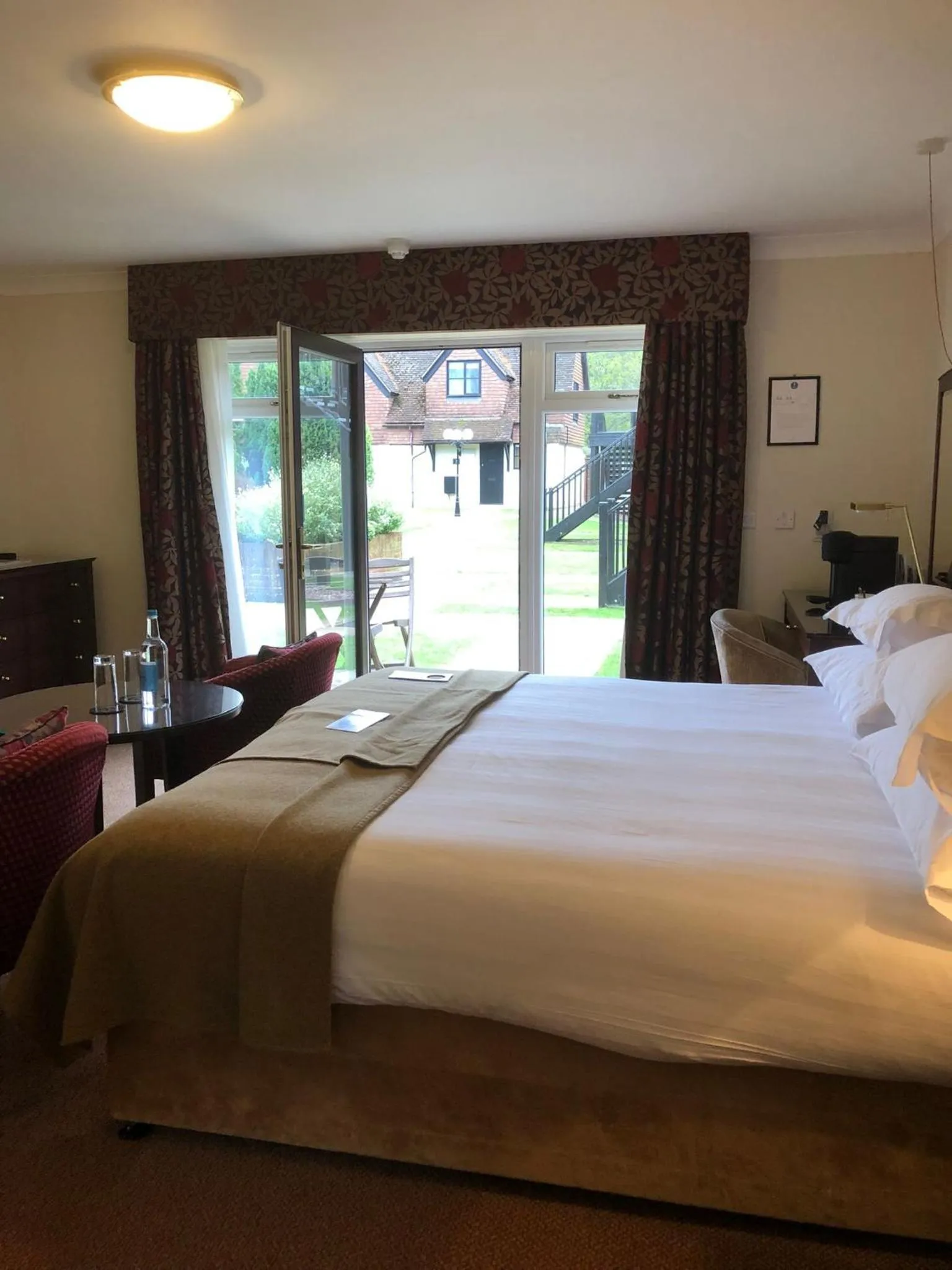 Bedroom in Elmers Court Hotel